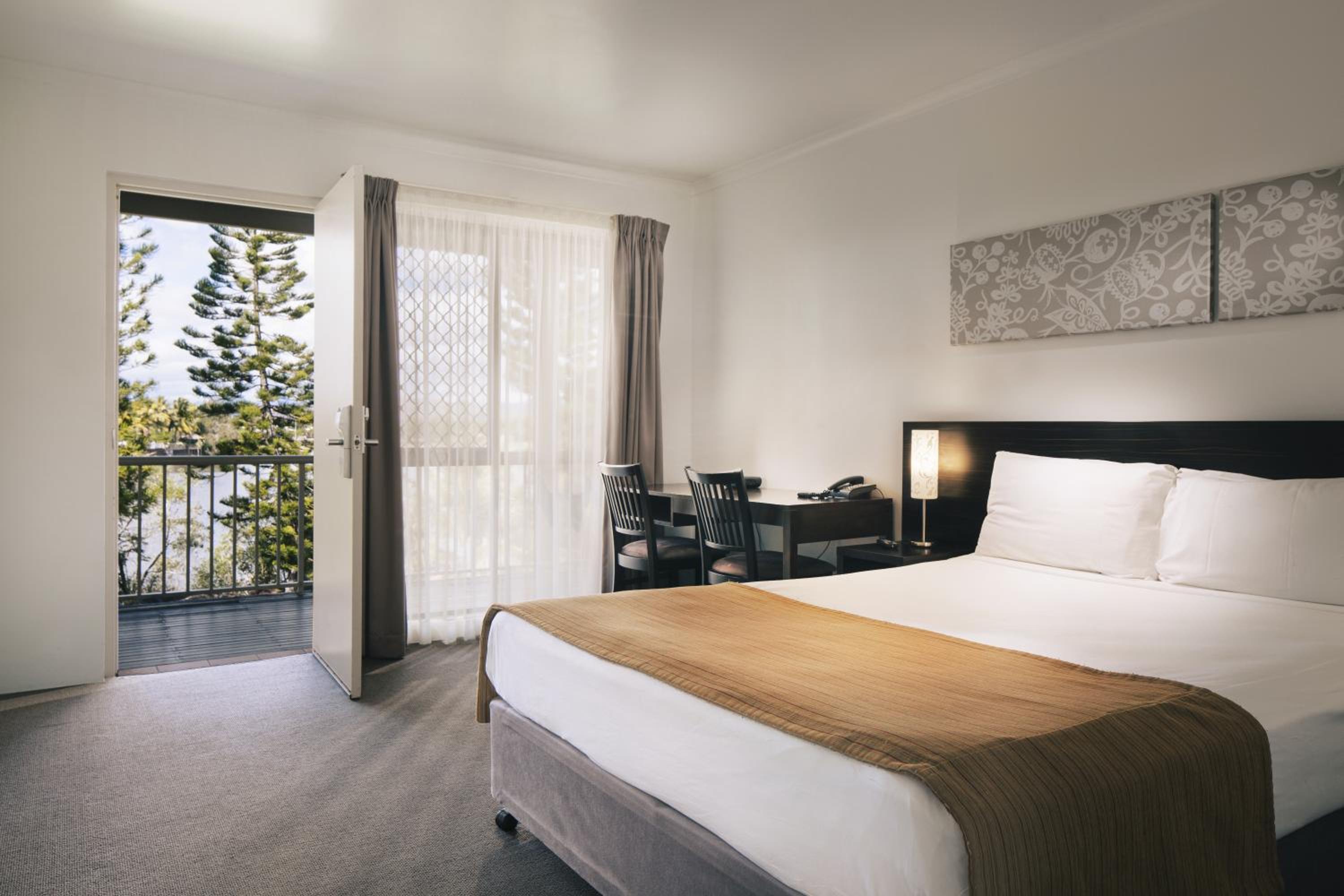 Superior Room with 1 King Size bed - Photo 2