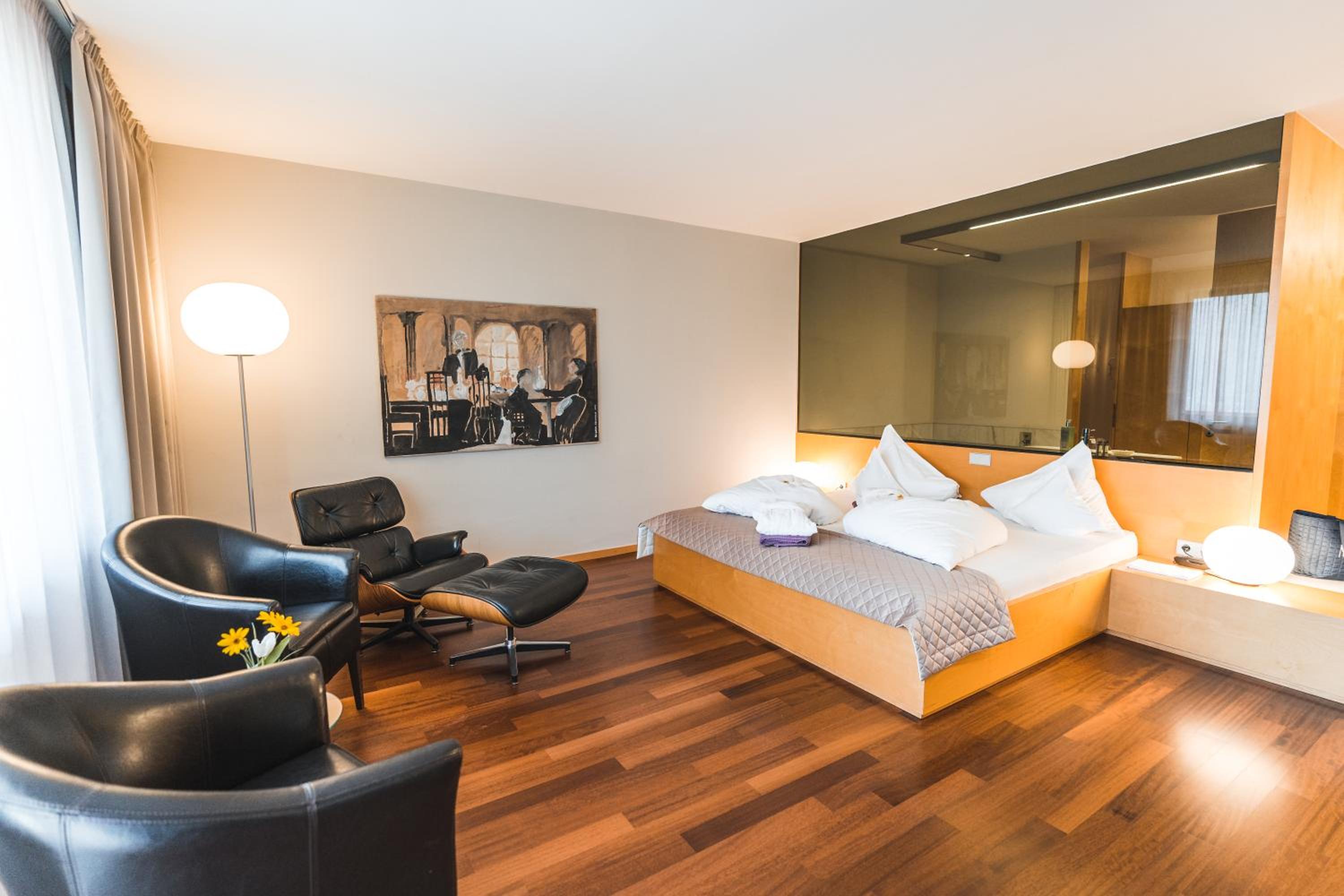 Deluxe Double Room with Balcony photo 3