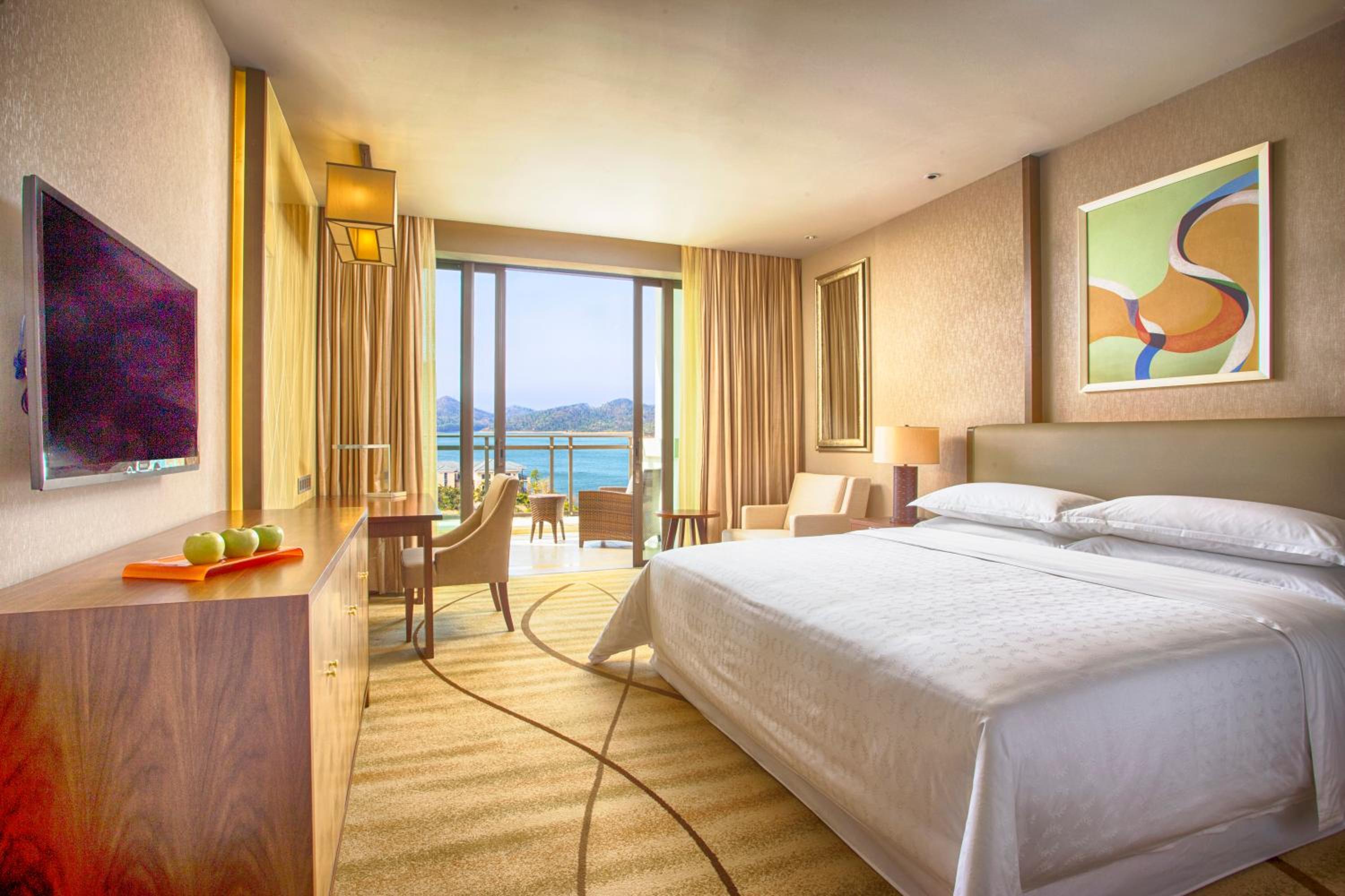Deluxe Double Room with Lake View photo 1