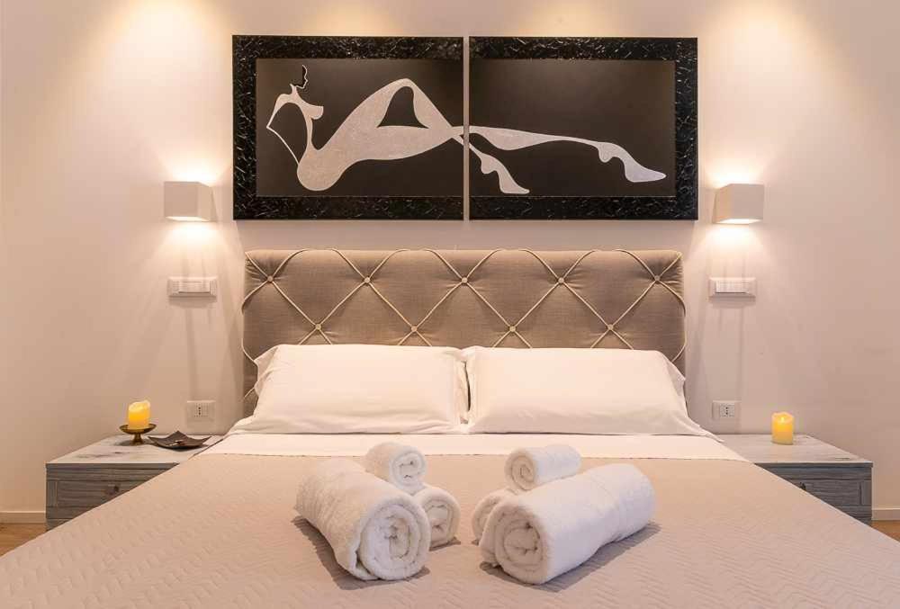 King Room with Balcony - Photo 3