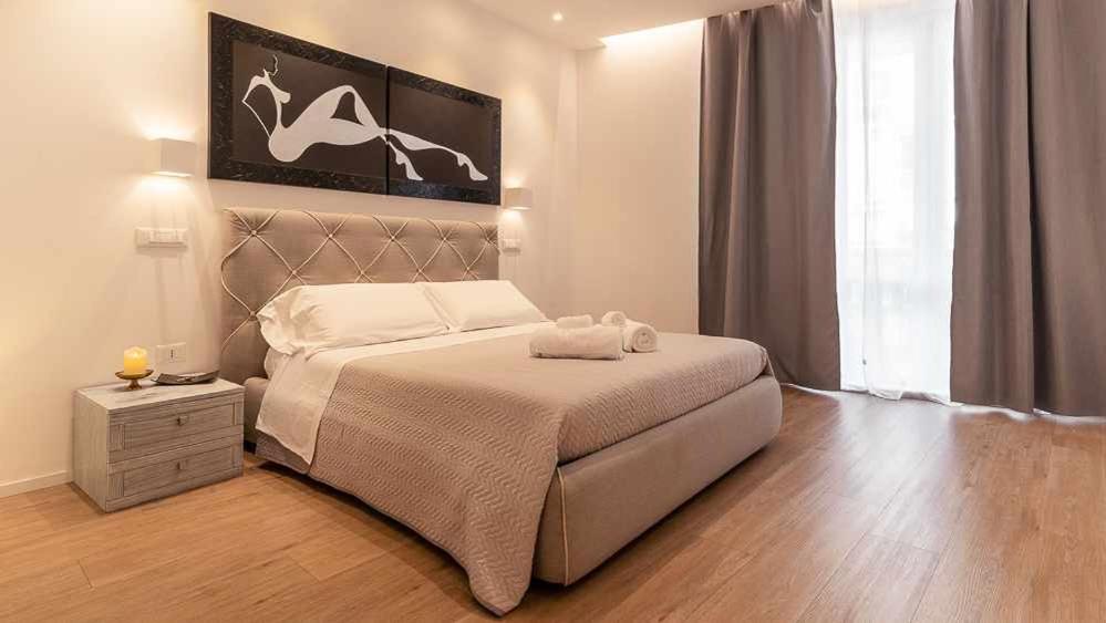King Room with Balcony - Photo 2
