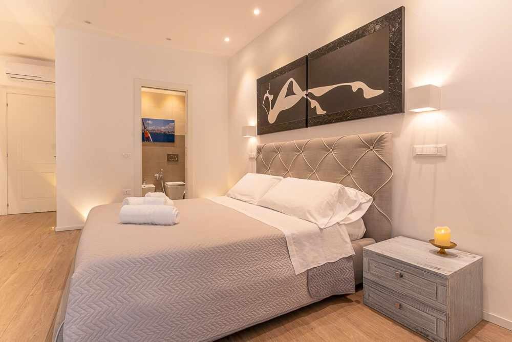 King Room with Balcony - Photo 6