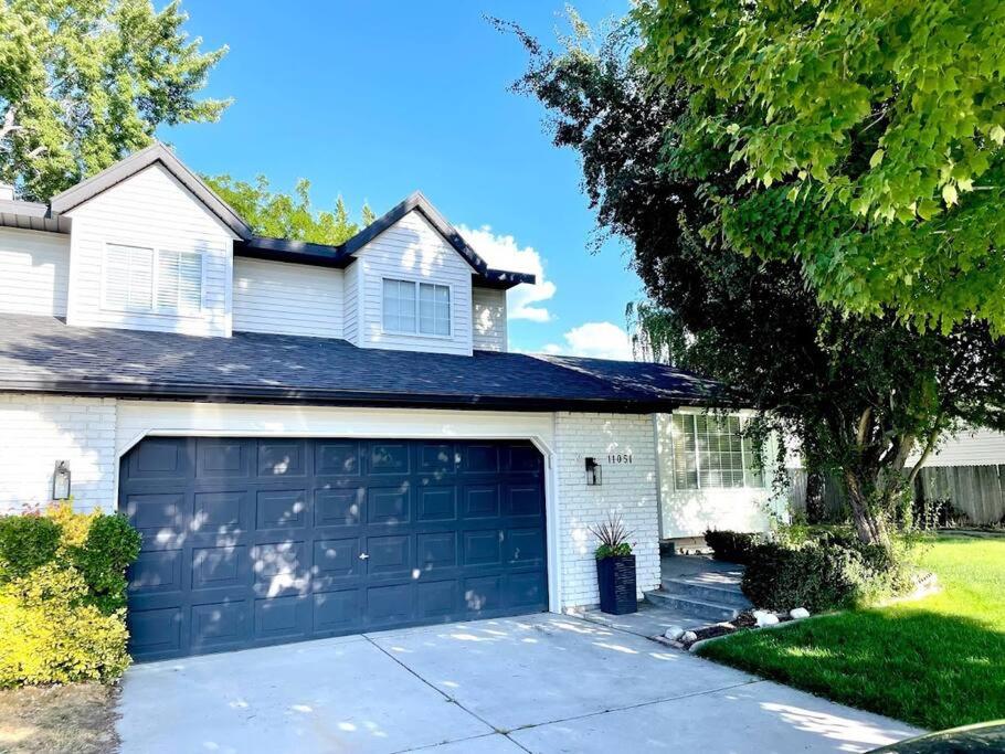 Four-Bedroom House photo 2