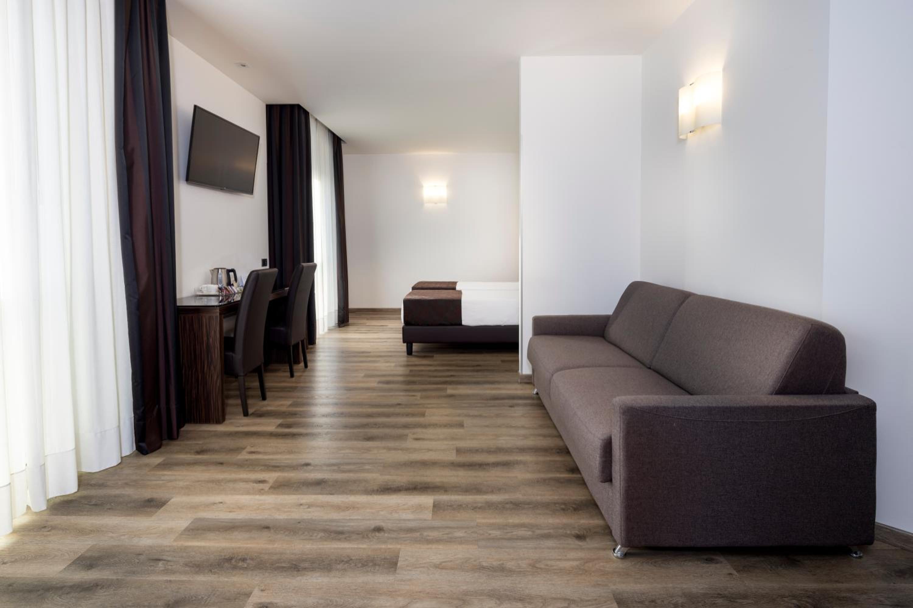 Family Room - Photo 10