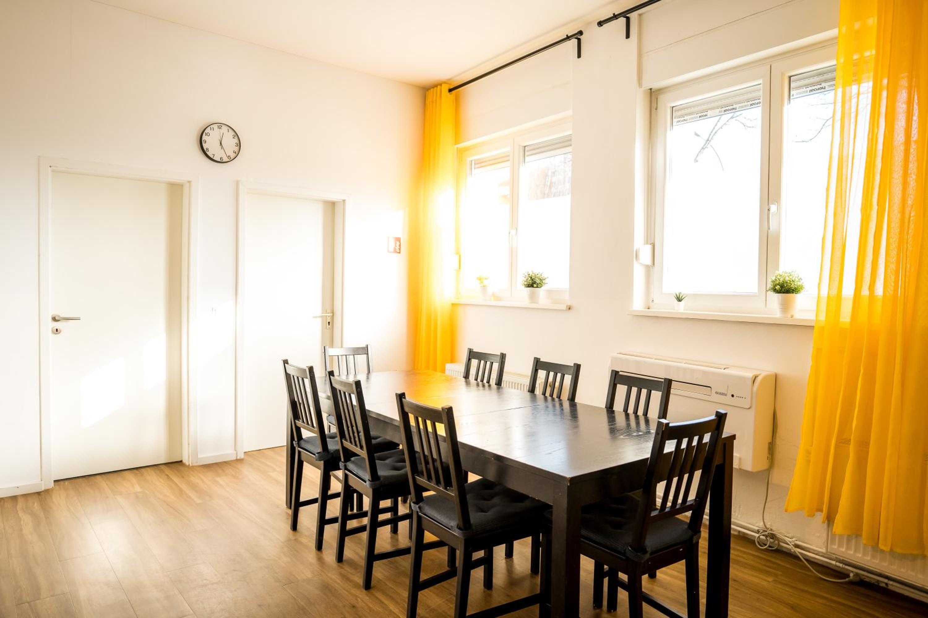 Apartment photo 2