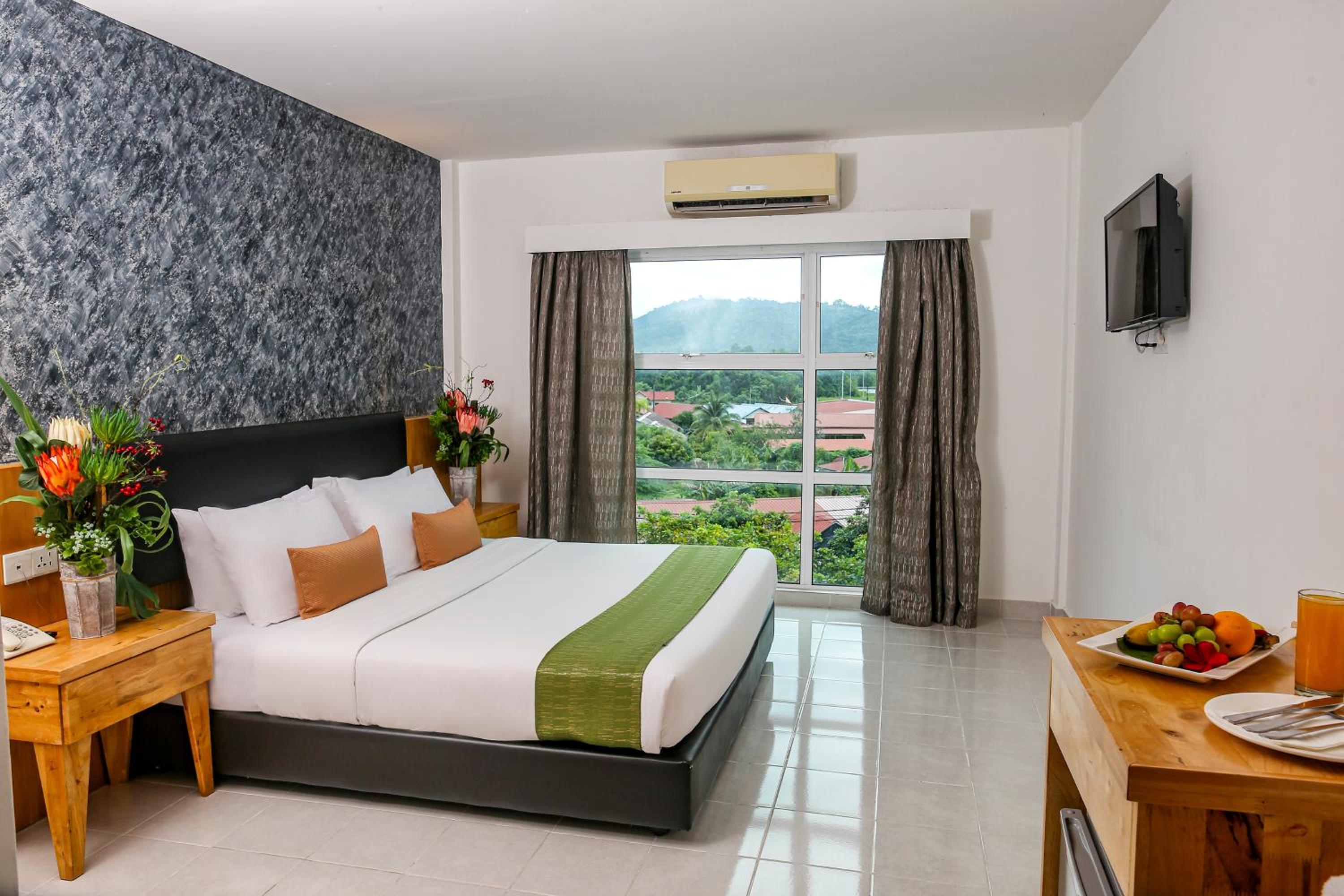 Deluxe King Room photo 3