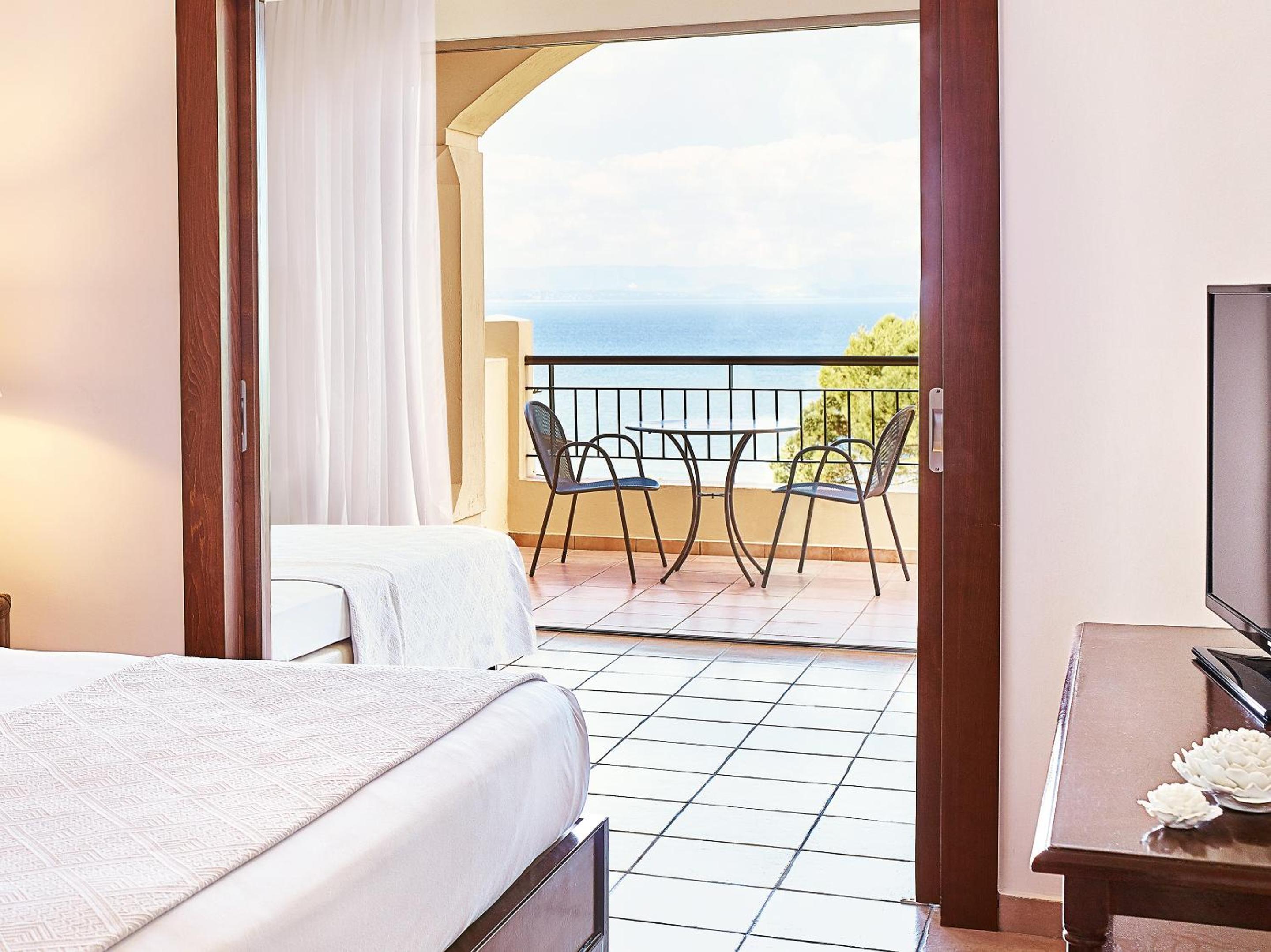 Sea View Family Room - Photo 4