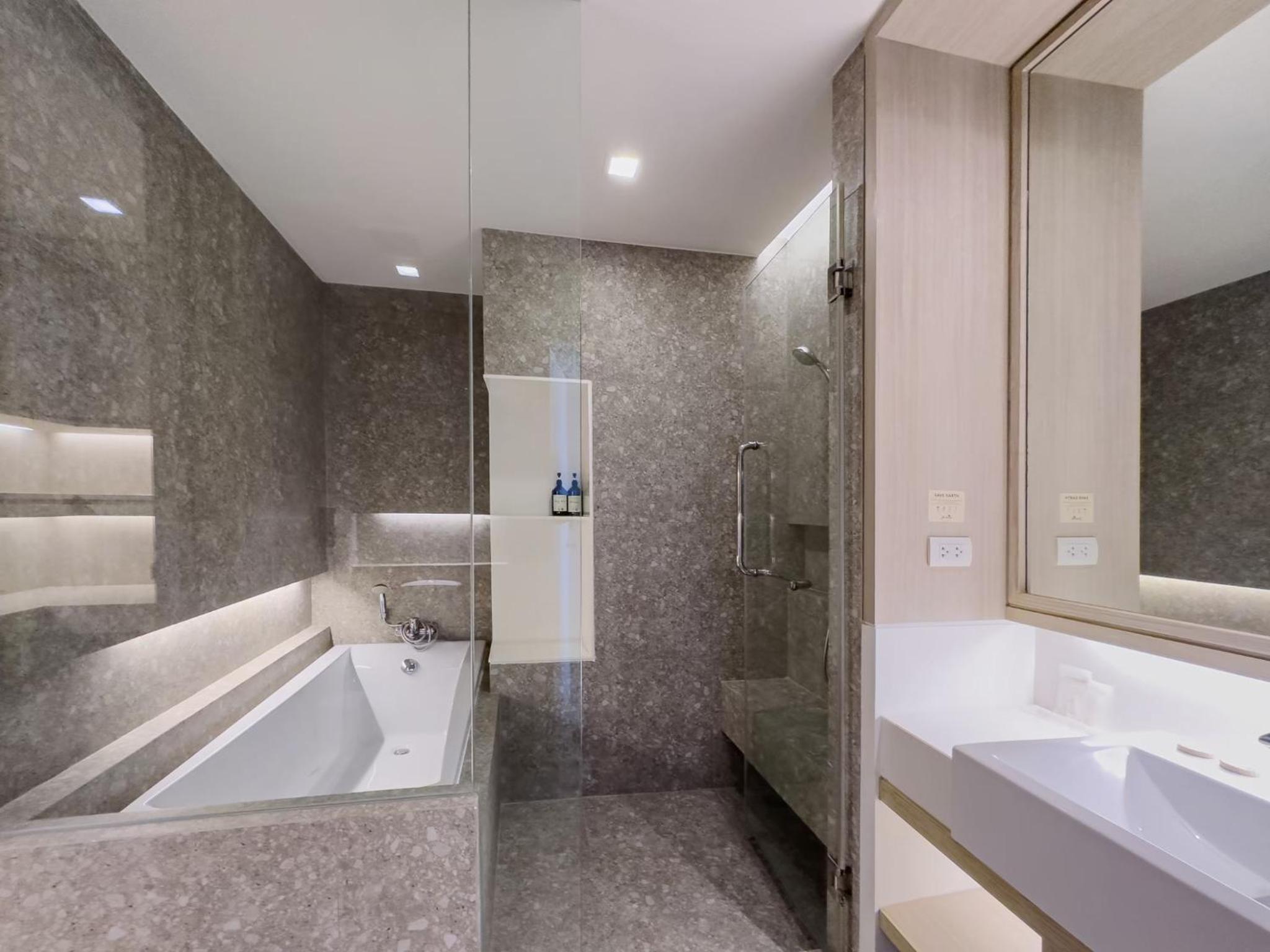 One-Bedroom Exclusive photo 2