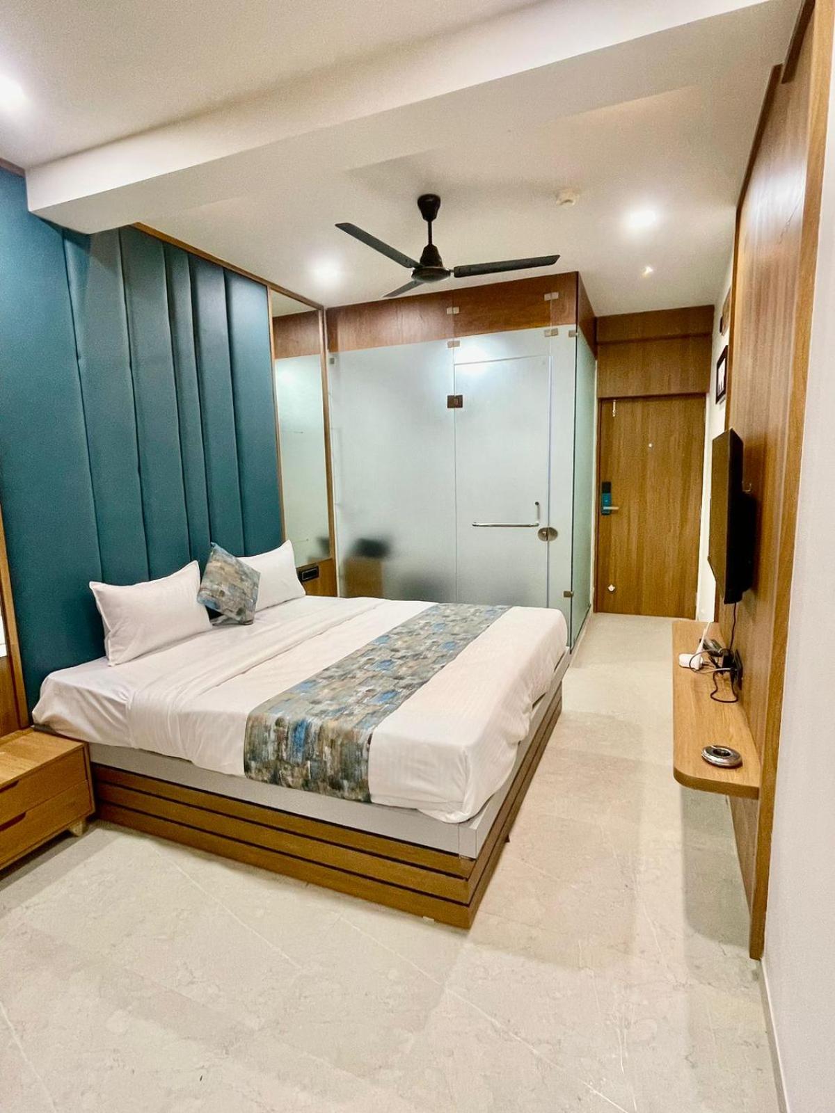 Suite with City View photo 2