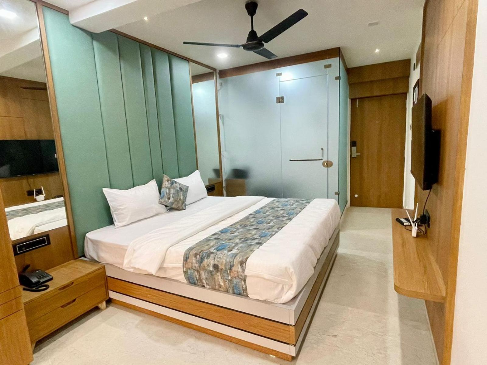 Suite with City View photo 3