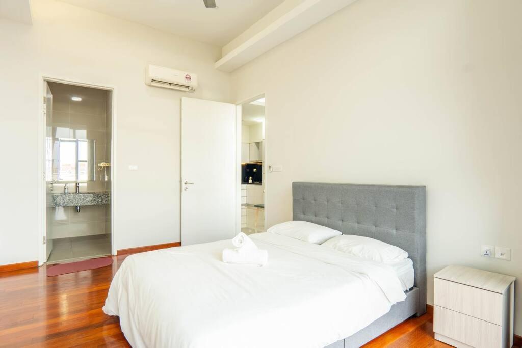 Two-Bedroom Apartment - Photo 30