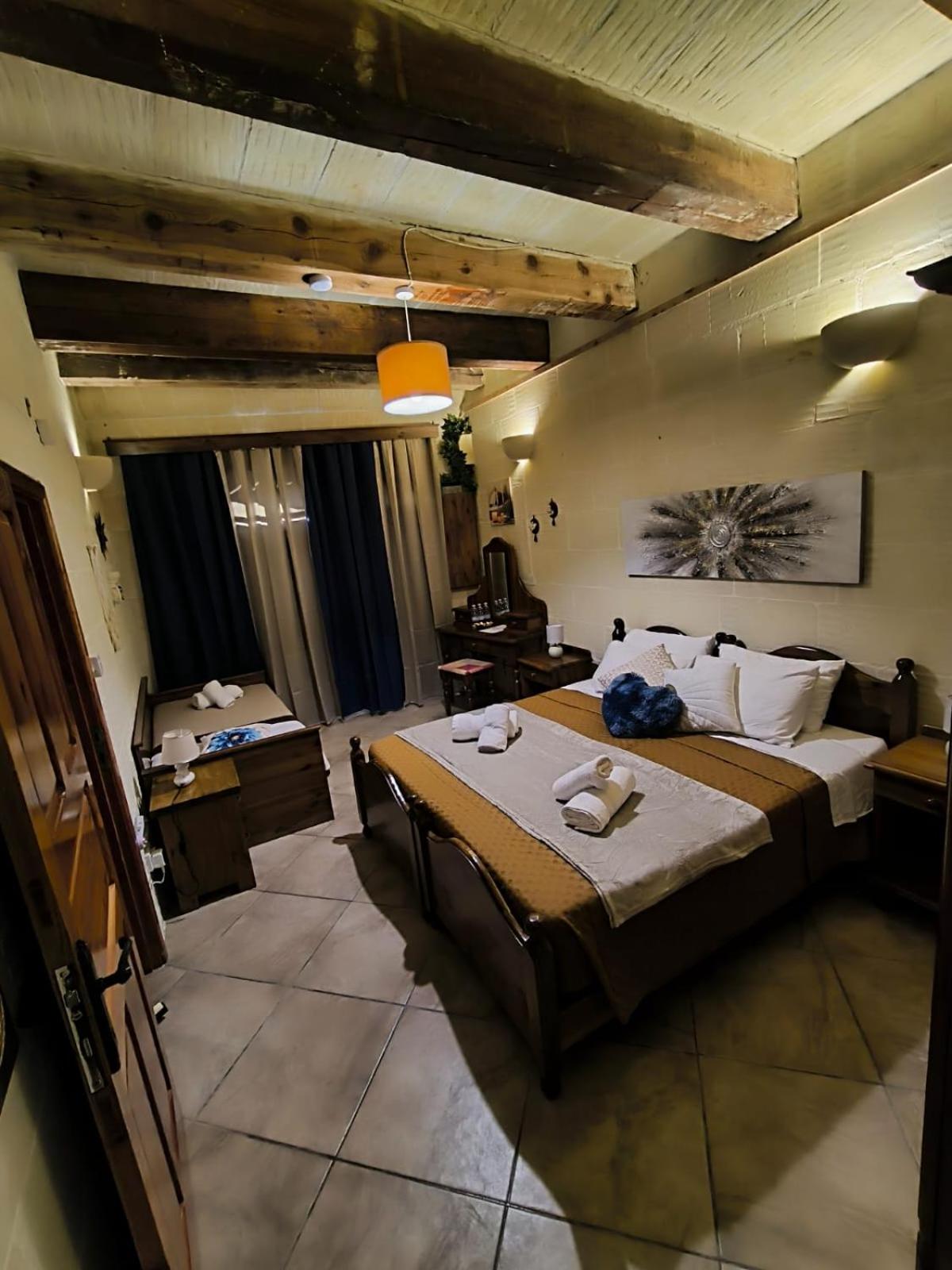 Economy Triple Room