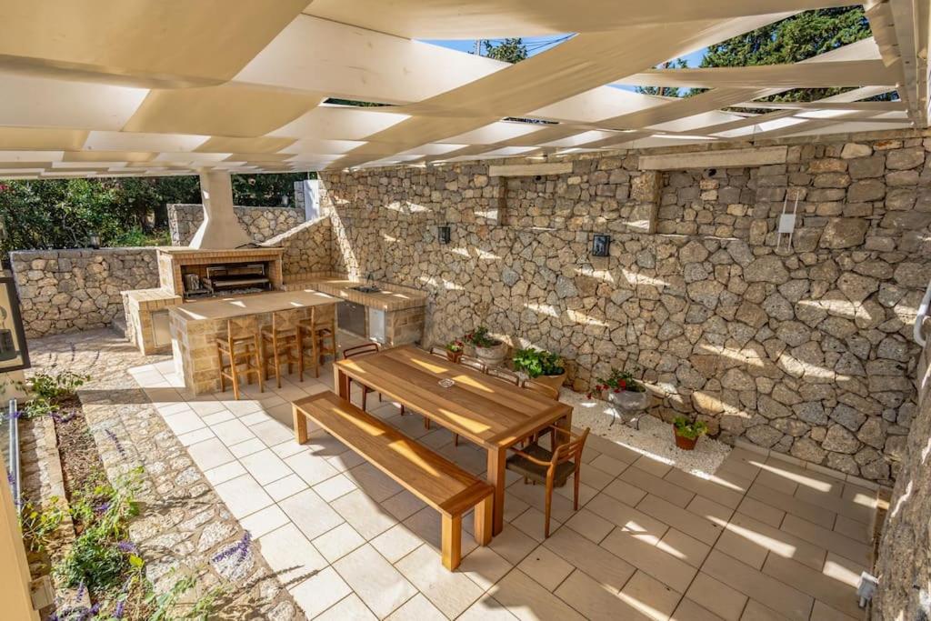 Villa photo 2