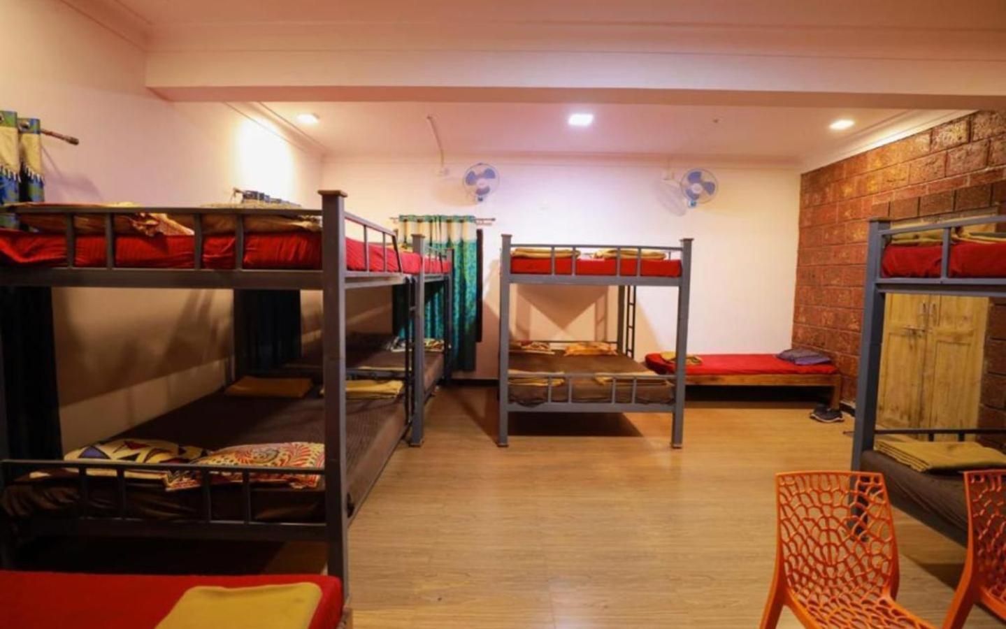 10-Bed Mixed Dormitory Room photo 2