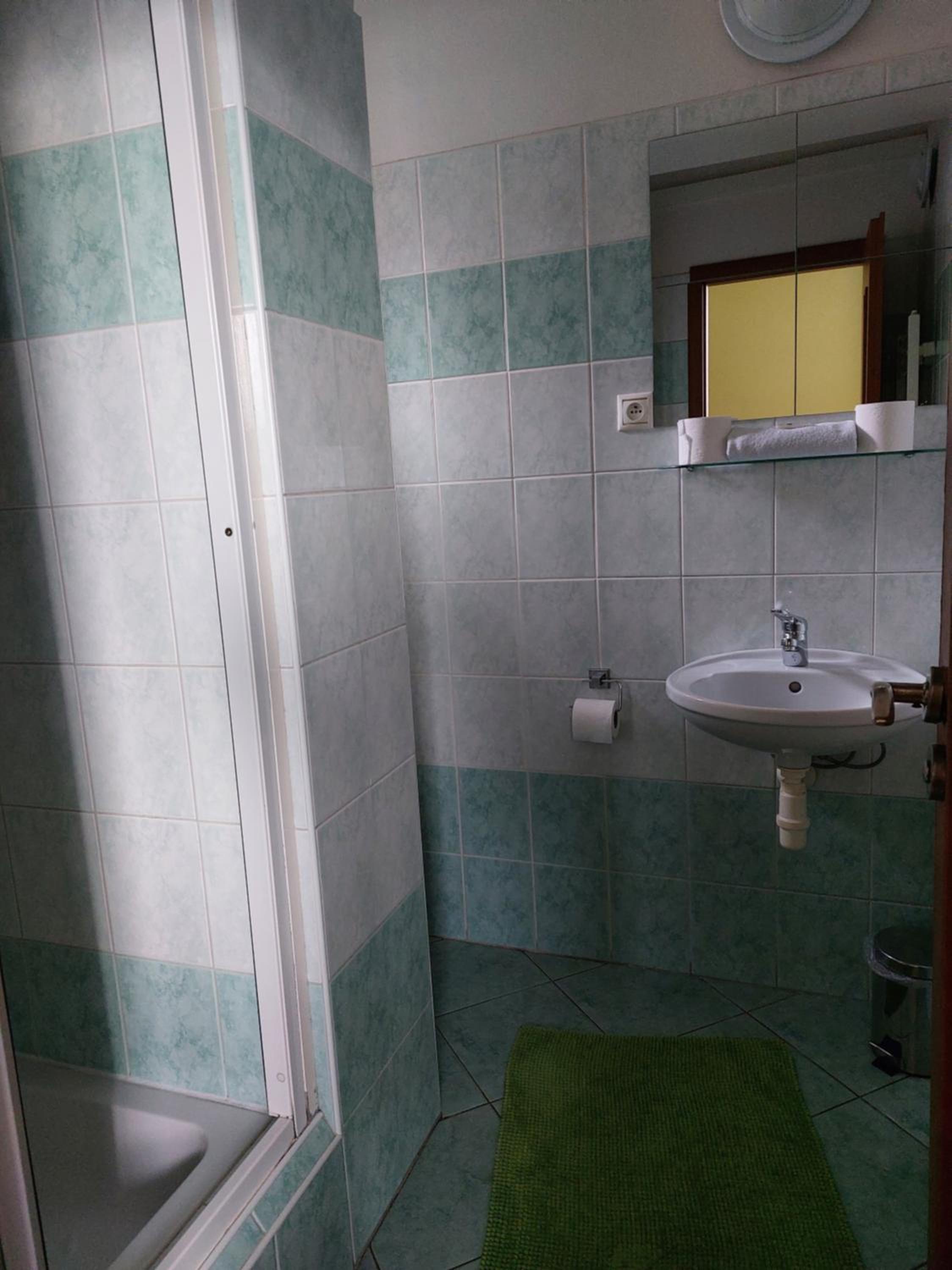 Superior One-Bedroom Apartment - Photo 12
