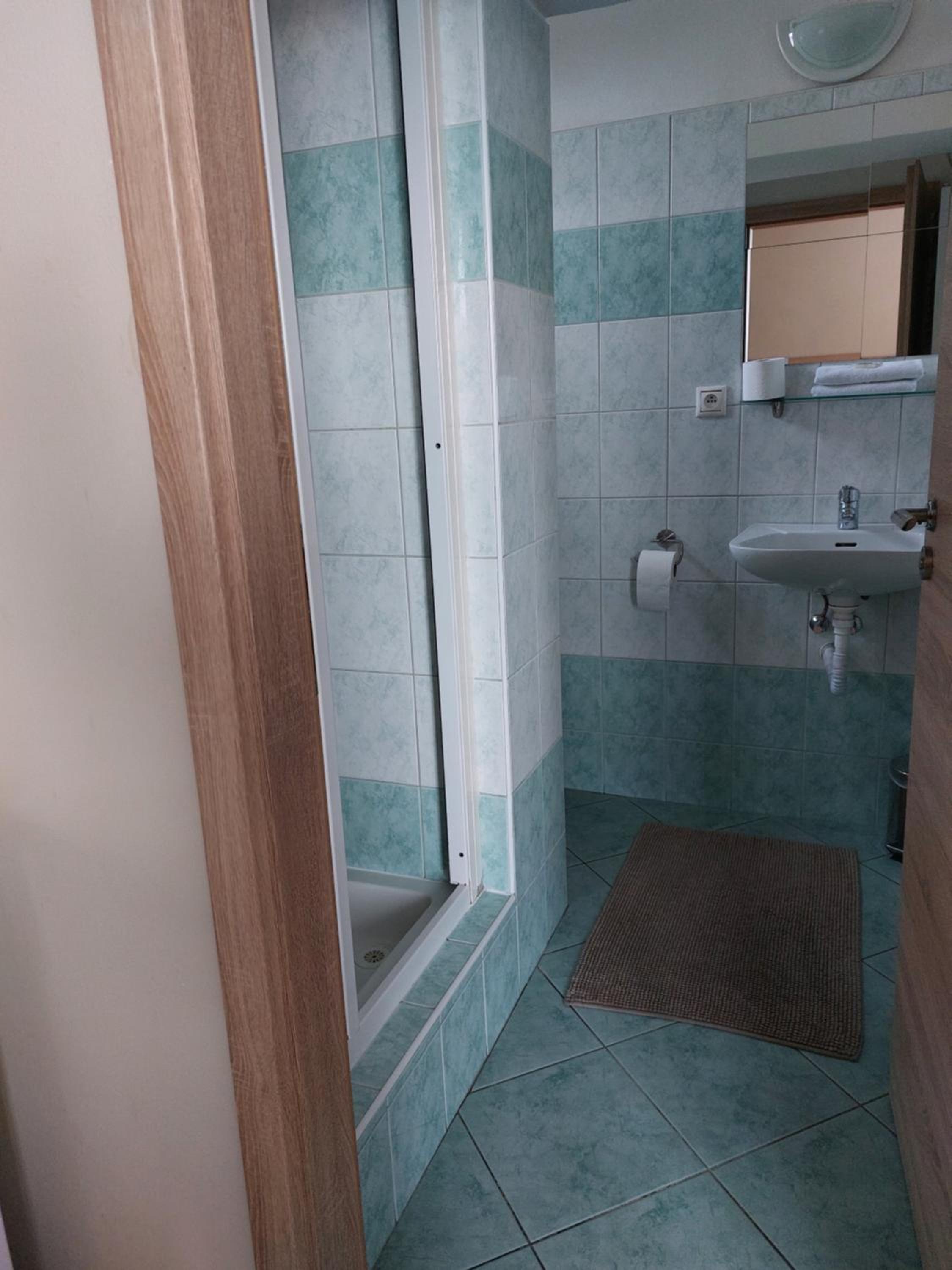 Superior One-Bedroom Apartment - Photo 5