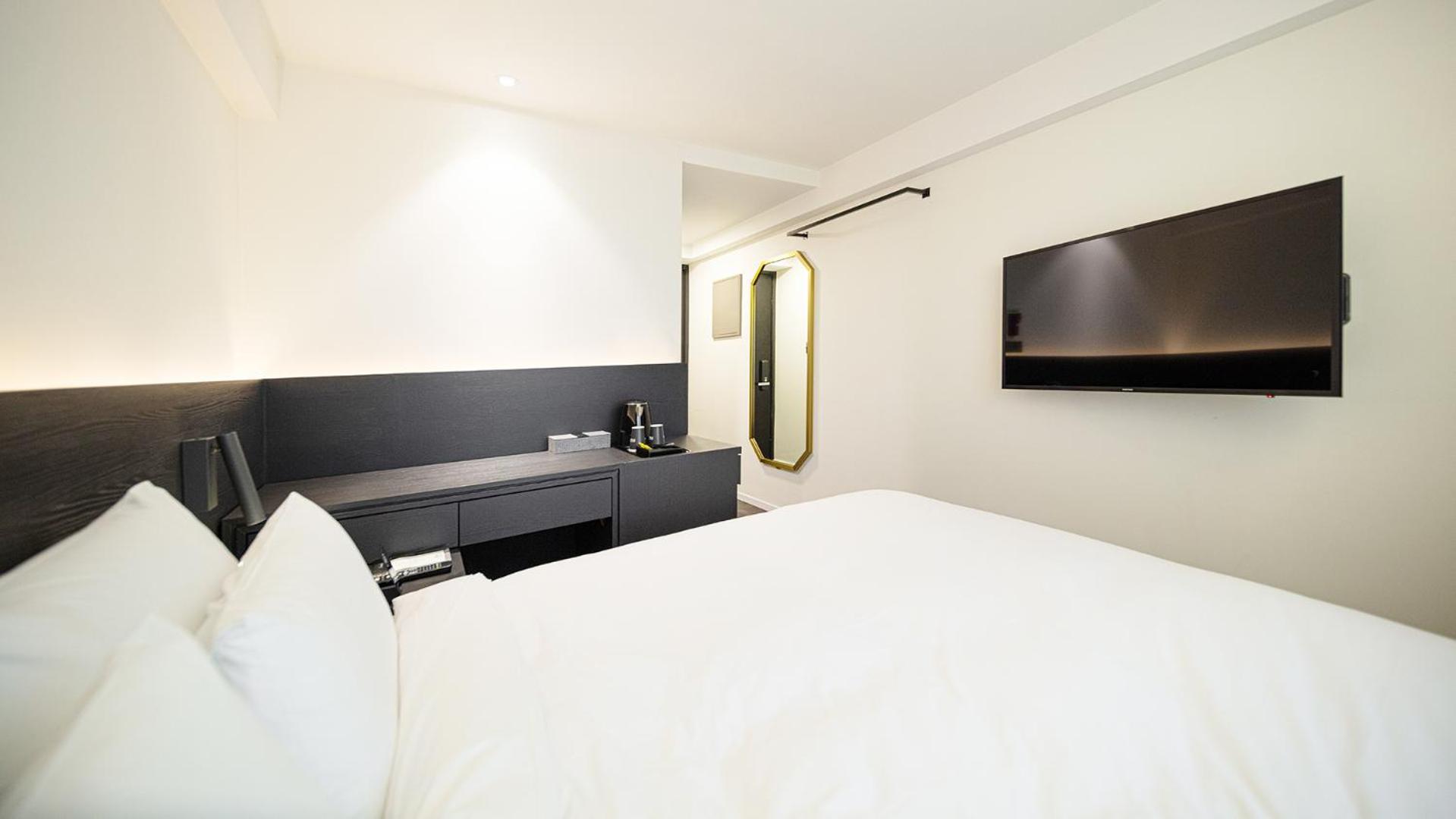Standard King Room - Photo 4