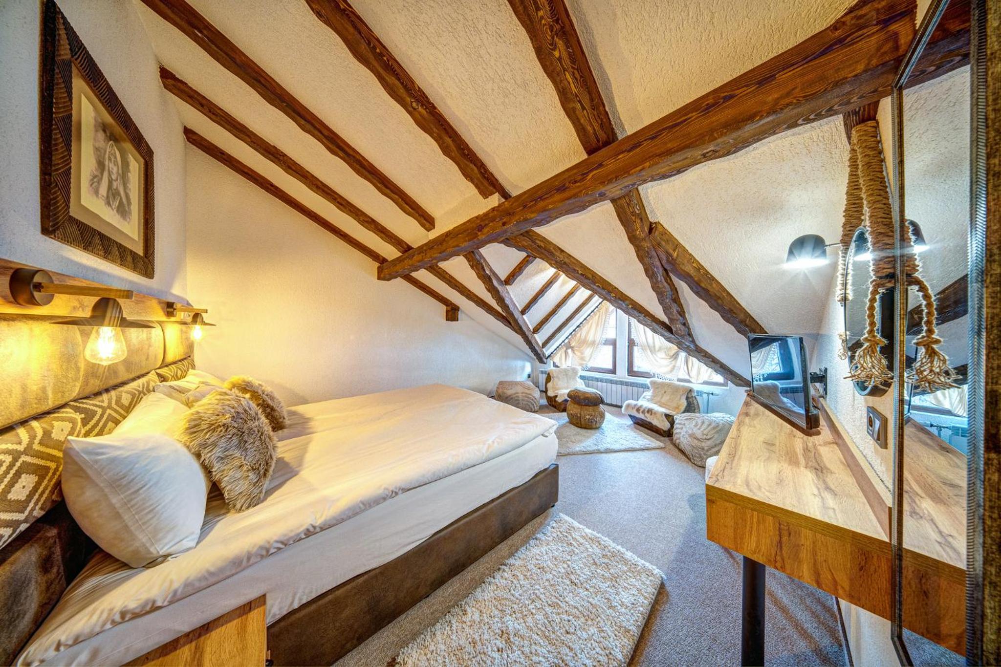 Apartment - Split Level - Photo 10