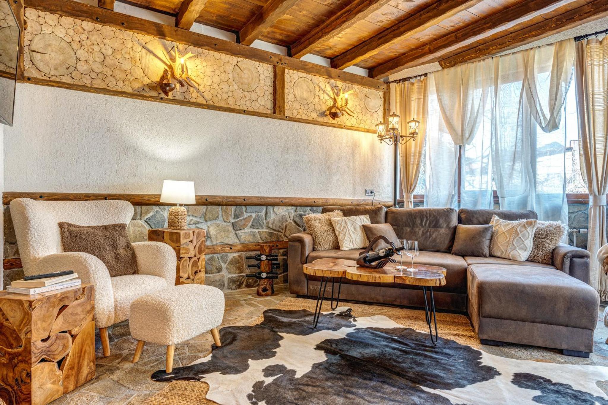 Apartment - Split Level - Photo 2