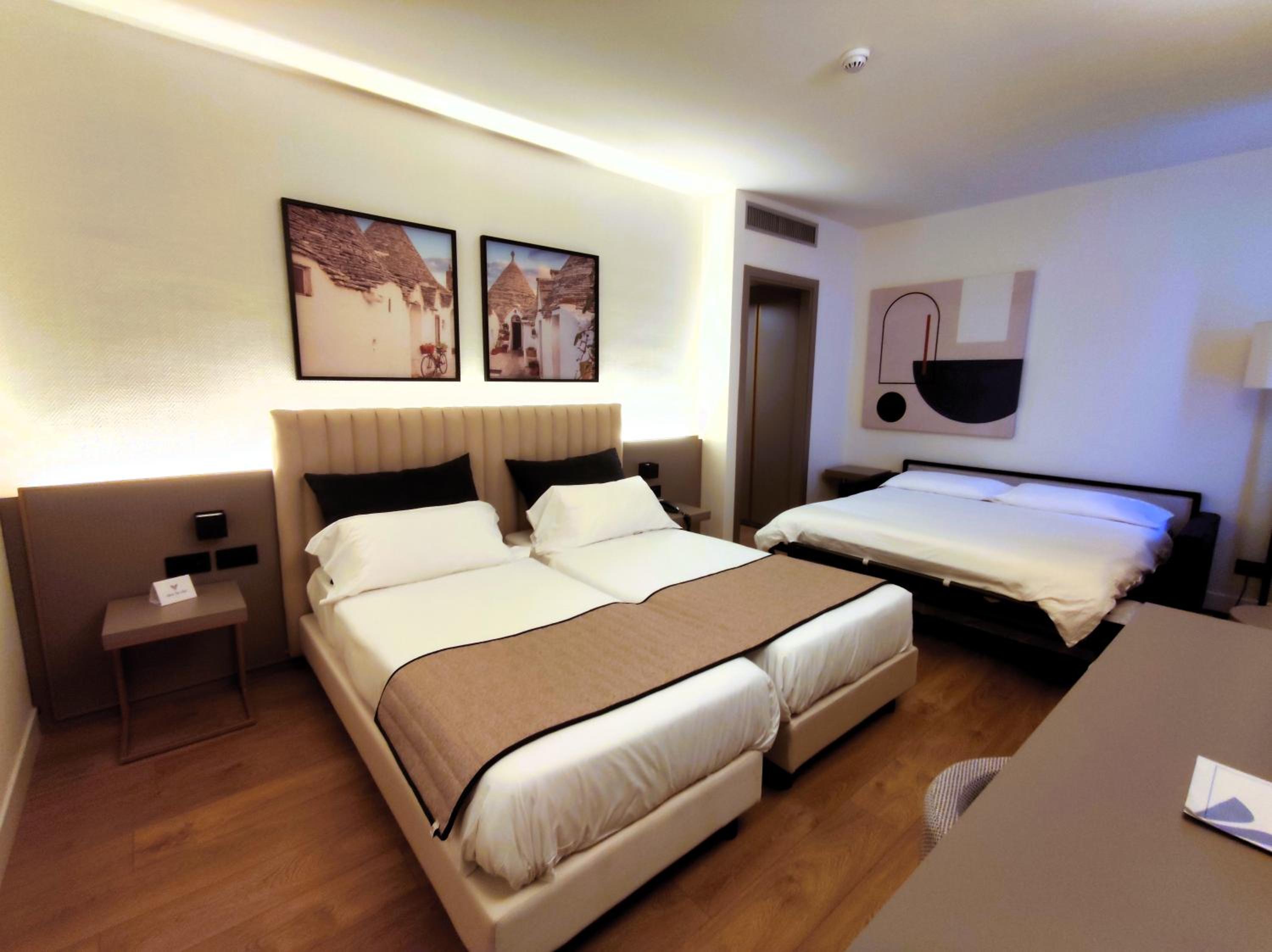 Quadruple Room - Photo 1