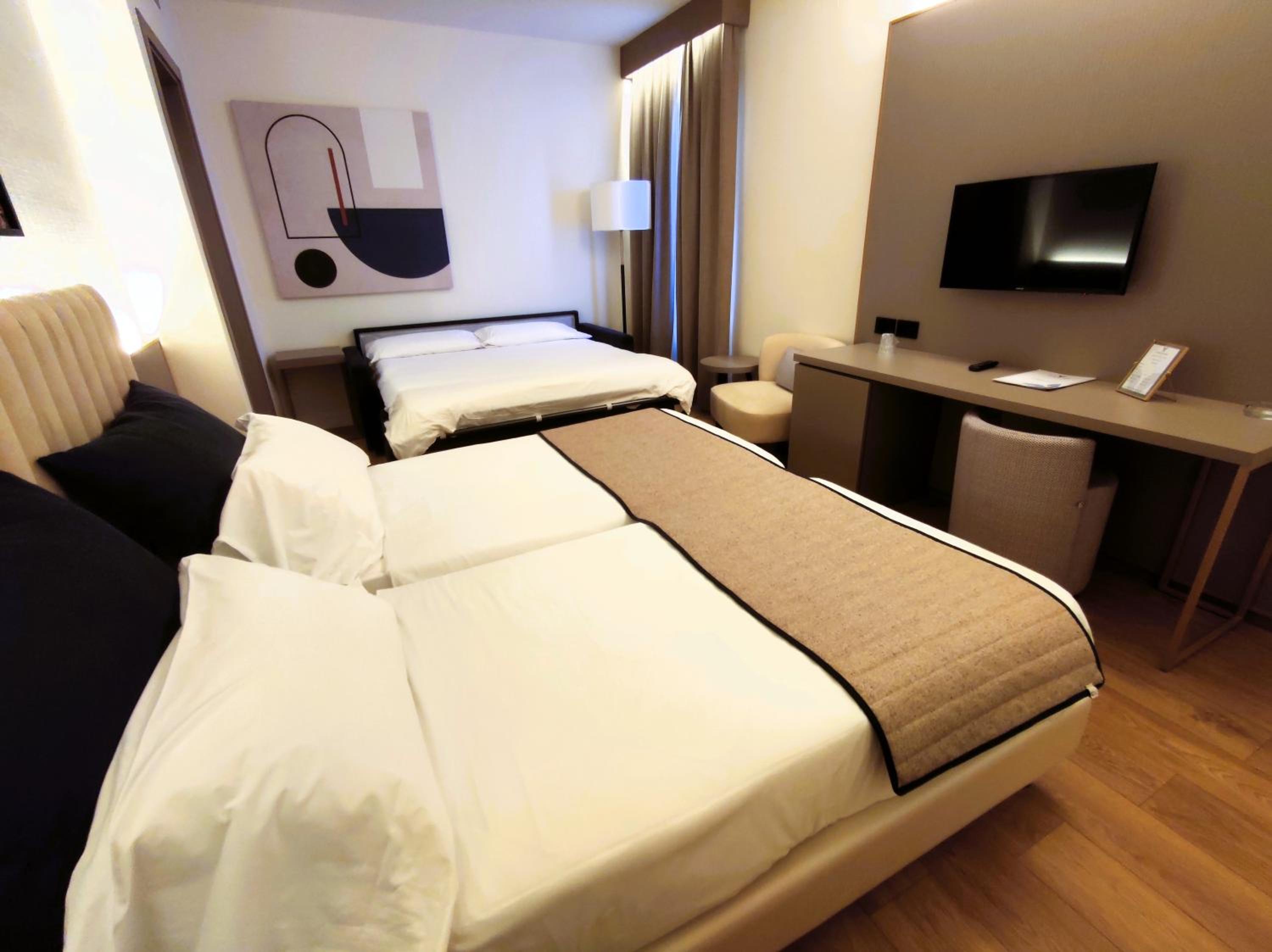 Quadruple Room - Photo 4