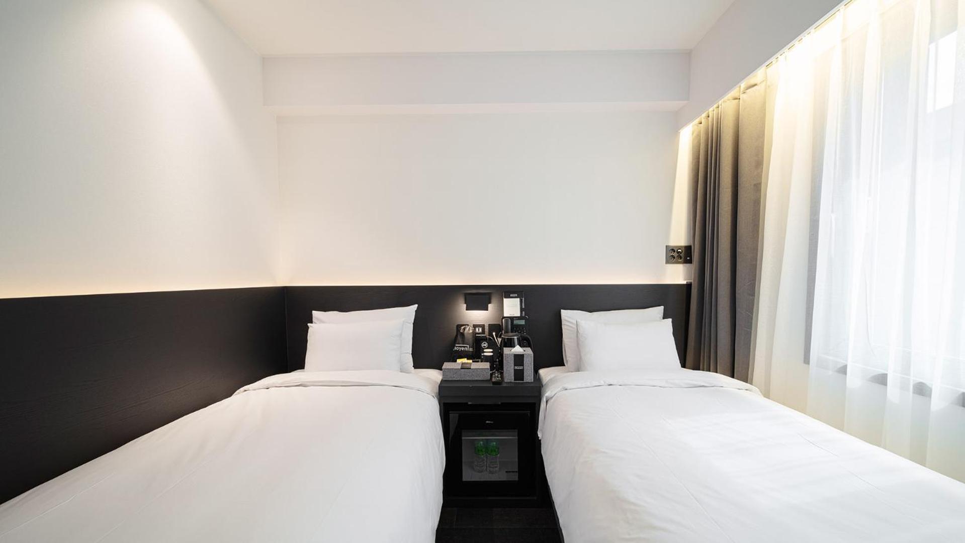 Standard Twin Room - Photo 3