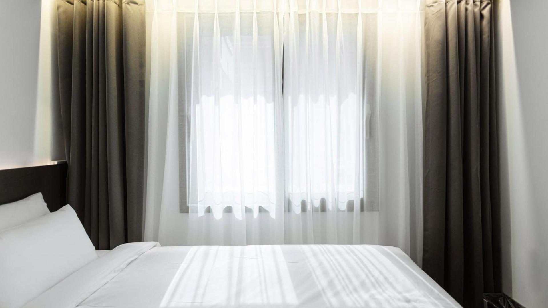 Standard Twin Room - Photo 4