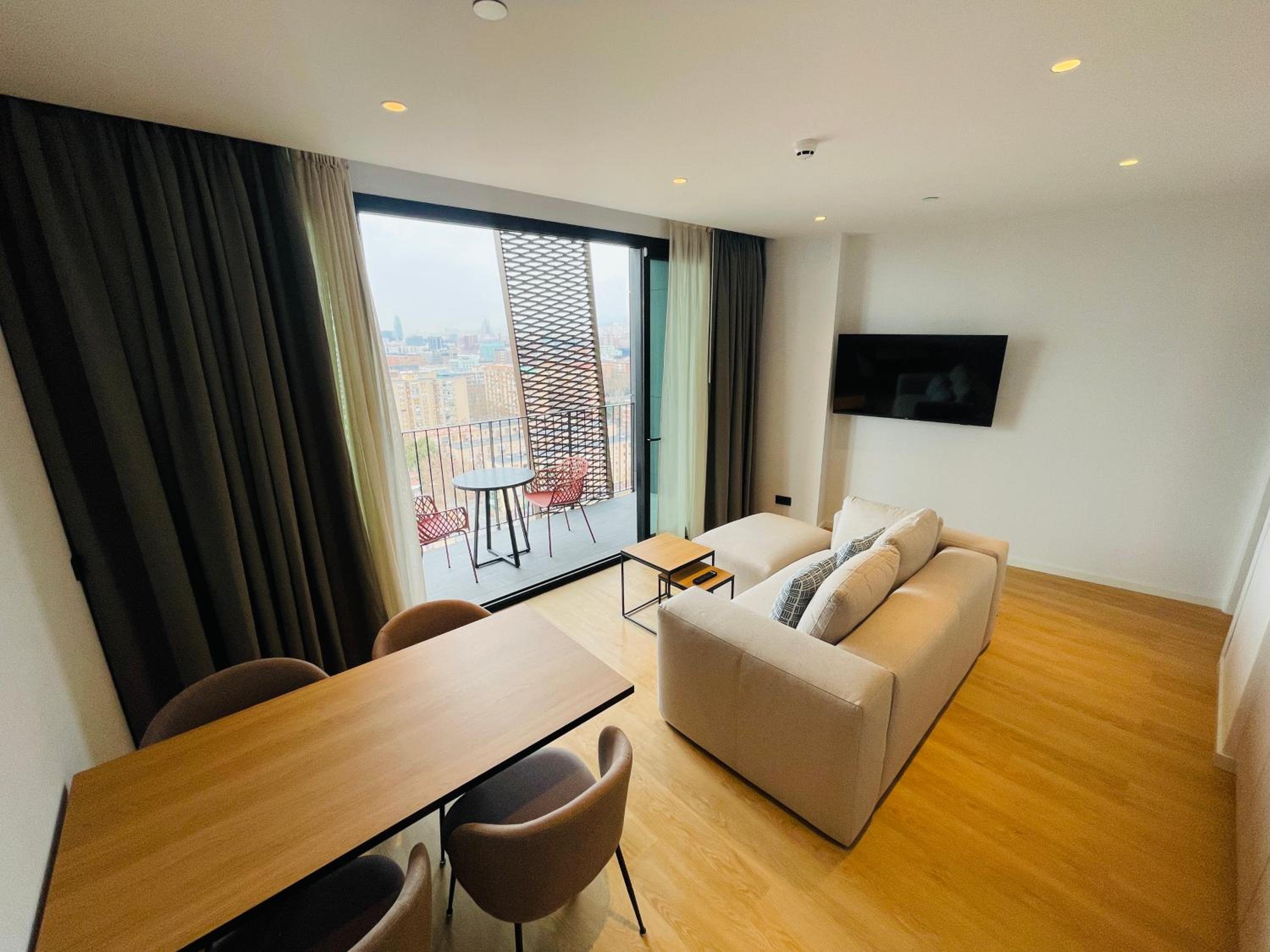 Two-Bedroom Apartment with City View photo 2