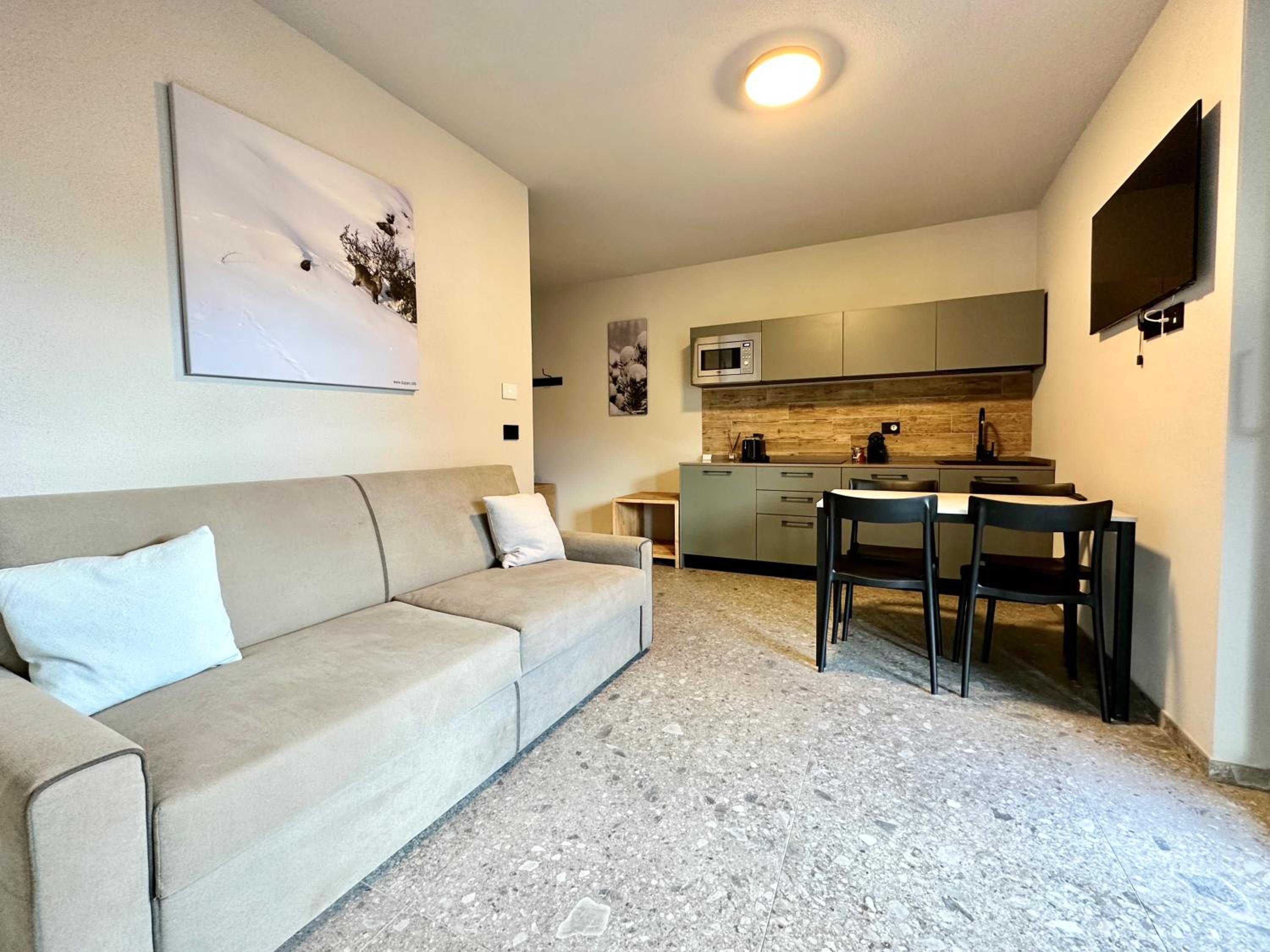 Apartment with Balcony photo 3