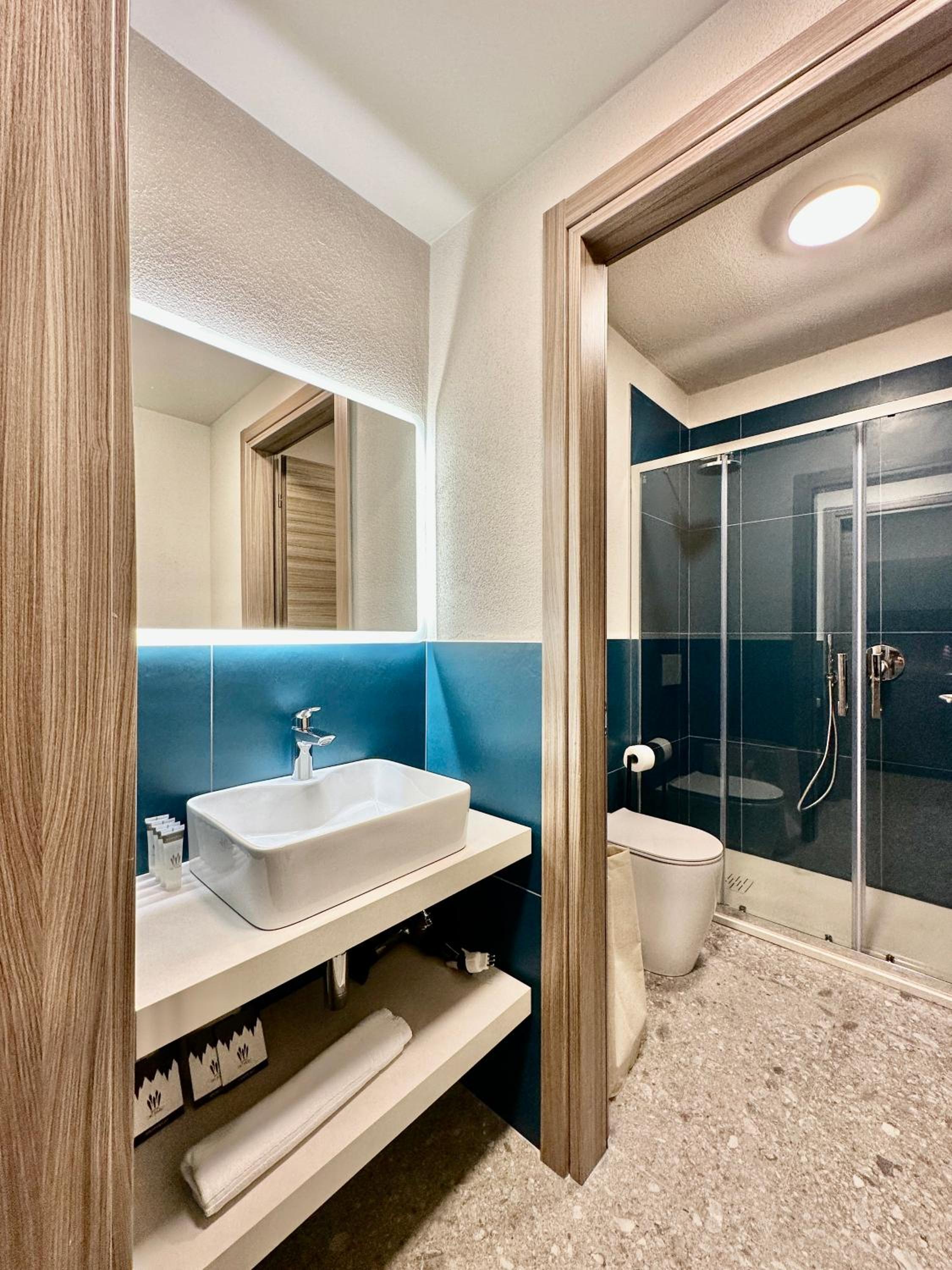 One-Bedroom Apartment photo 2
