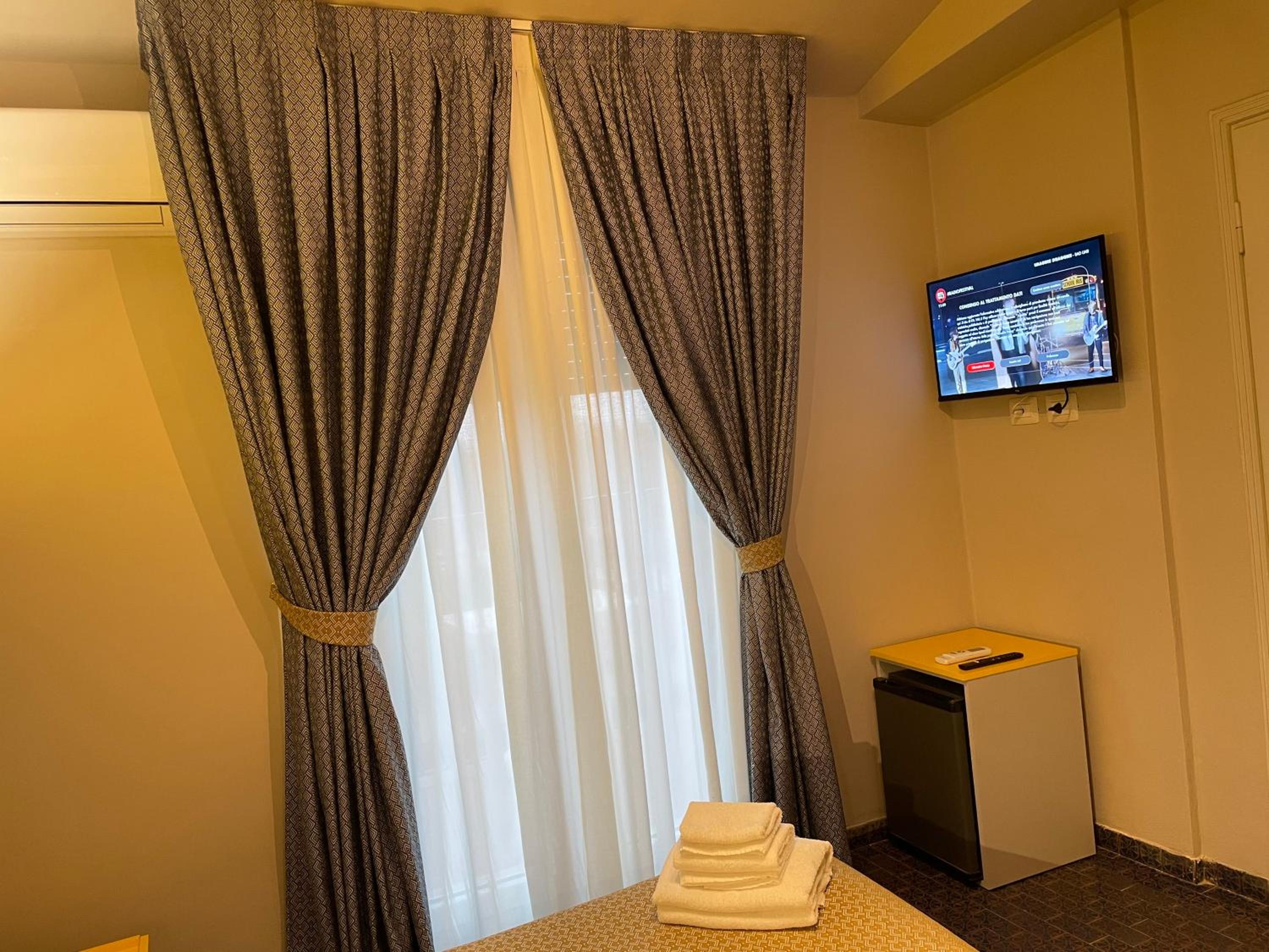 Double or Twin Room with Terrace - Attic photo 1