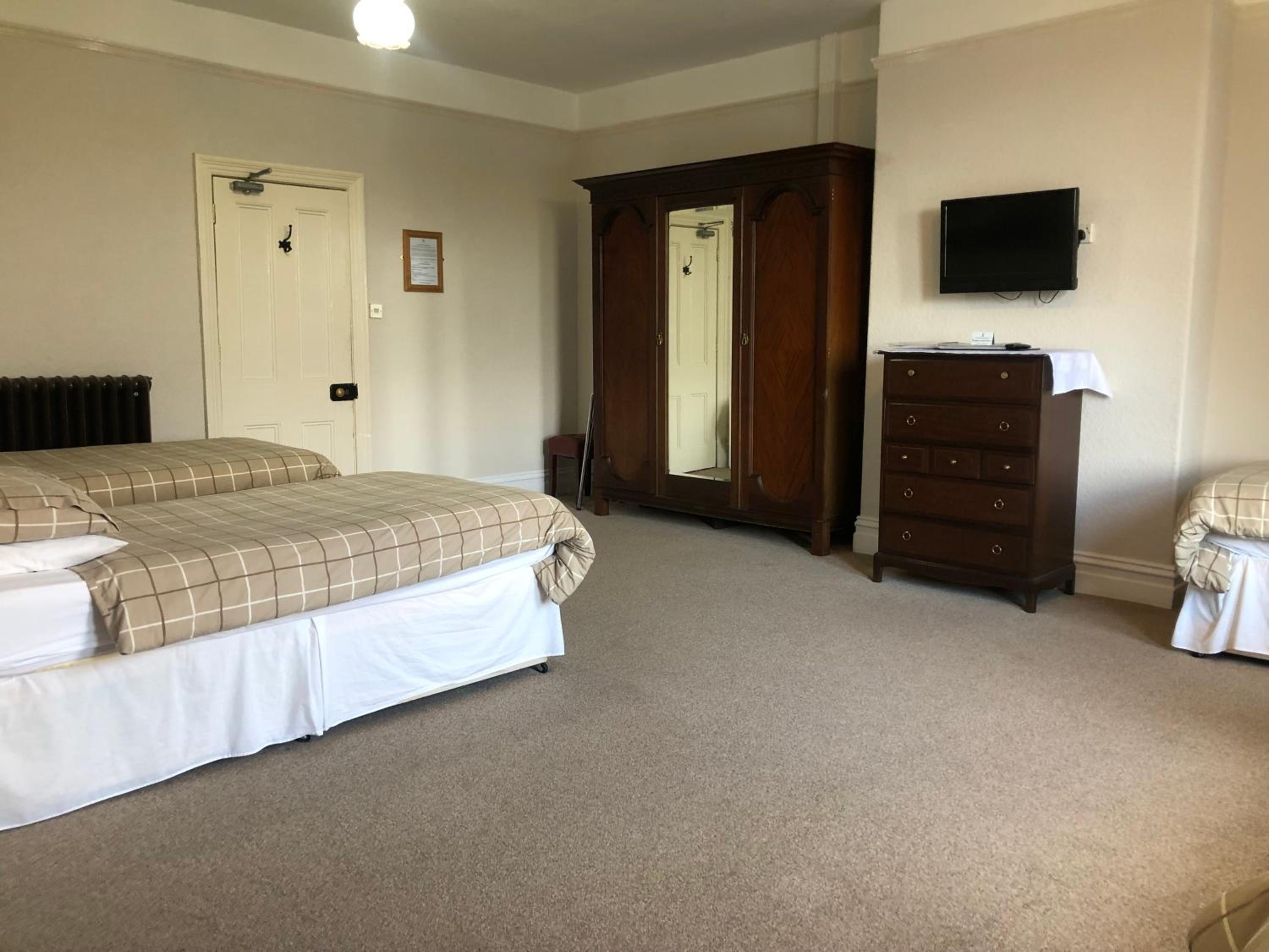 Quadruple Room - Photo 4
