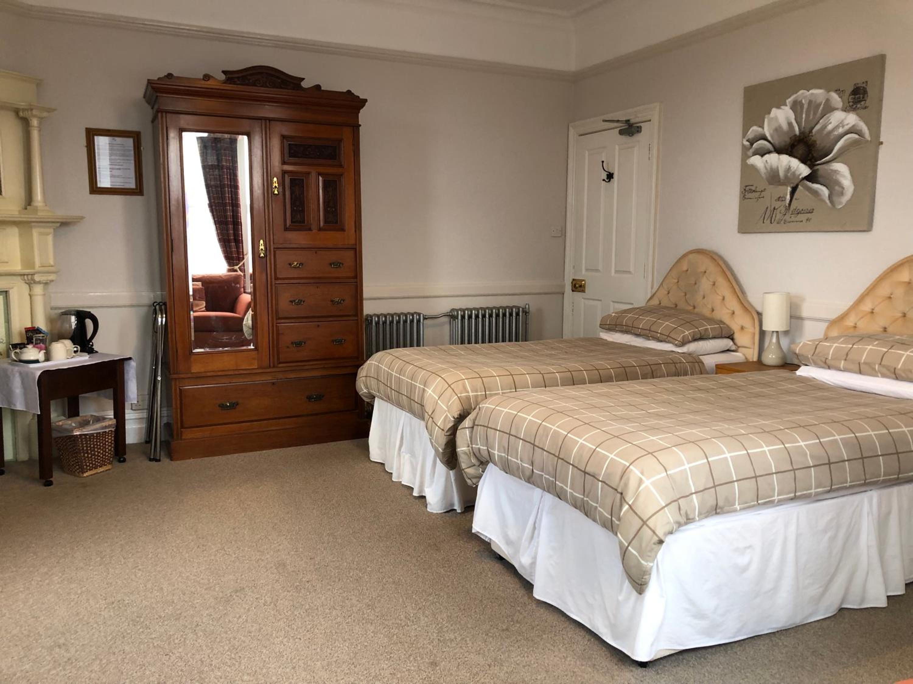 Large Twin Room photo 3