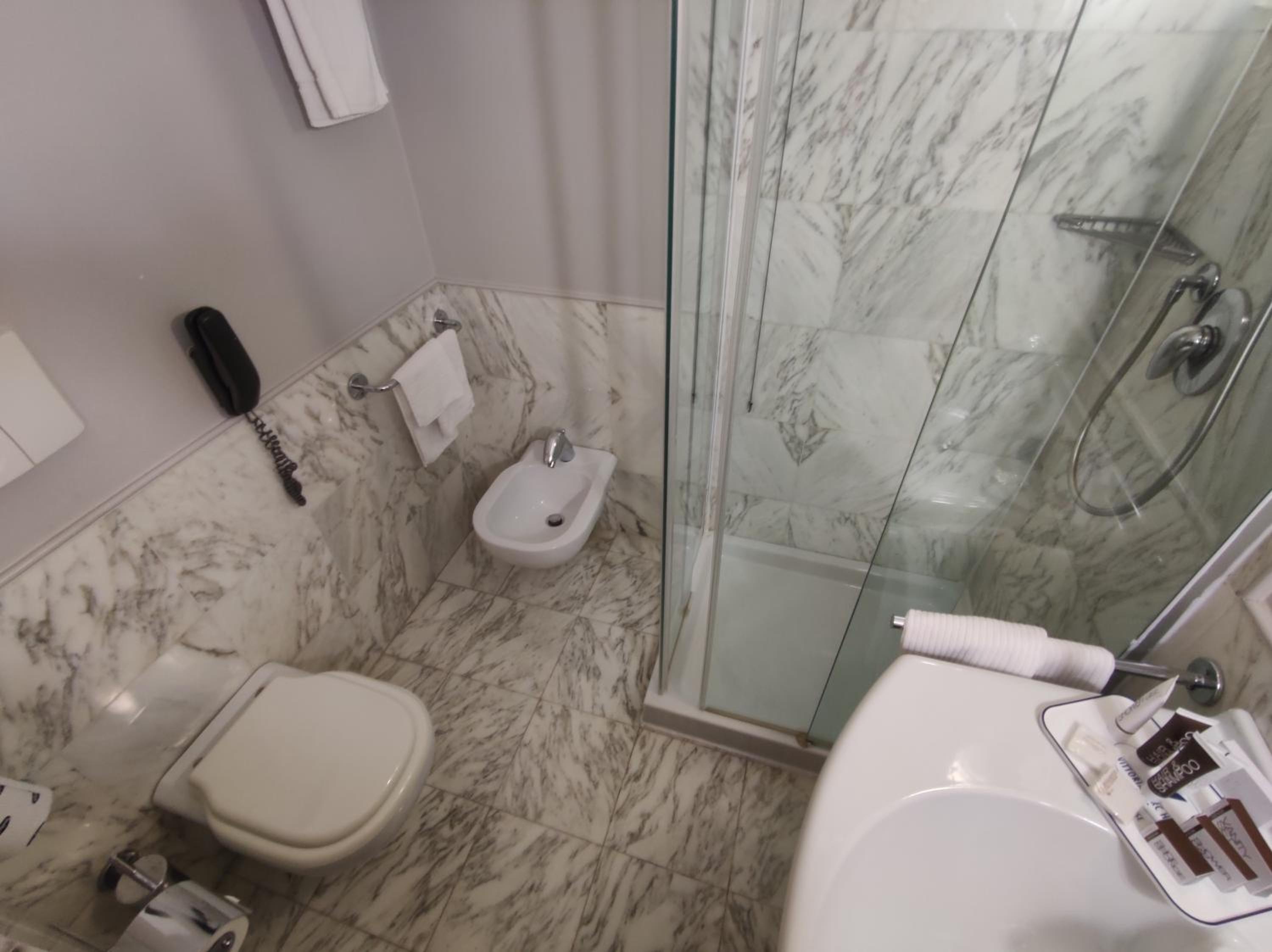 Twin Room - Photo 5