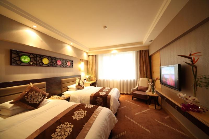 Landmark City View Twin Room - Photo 4