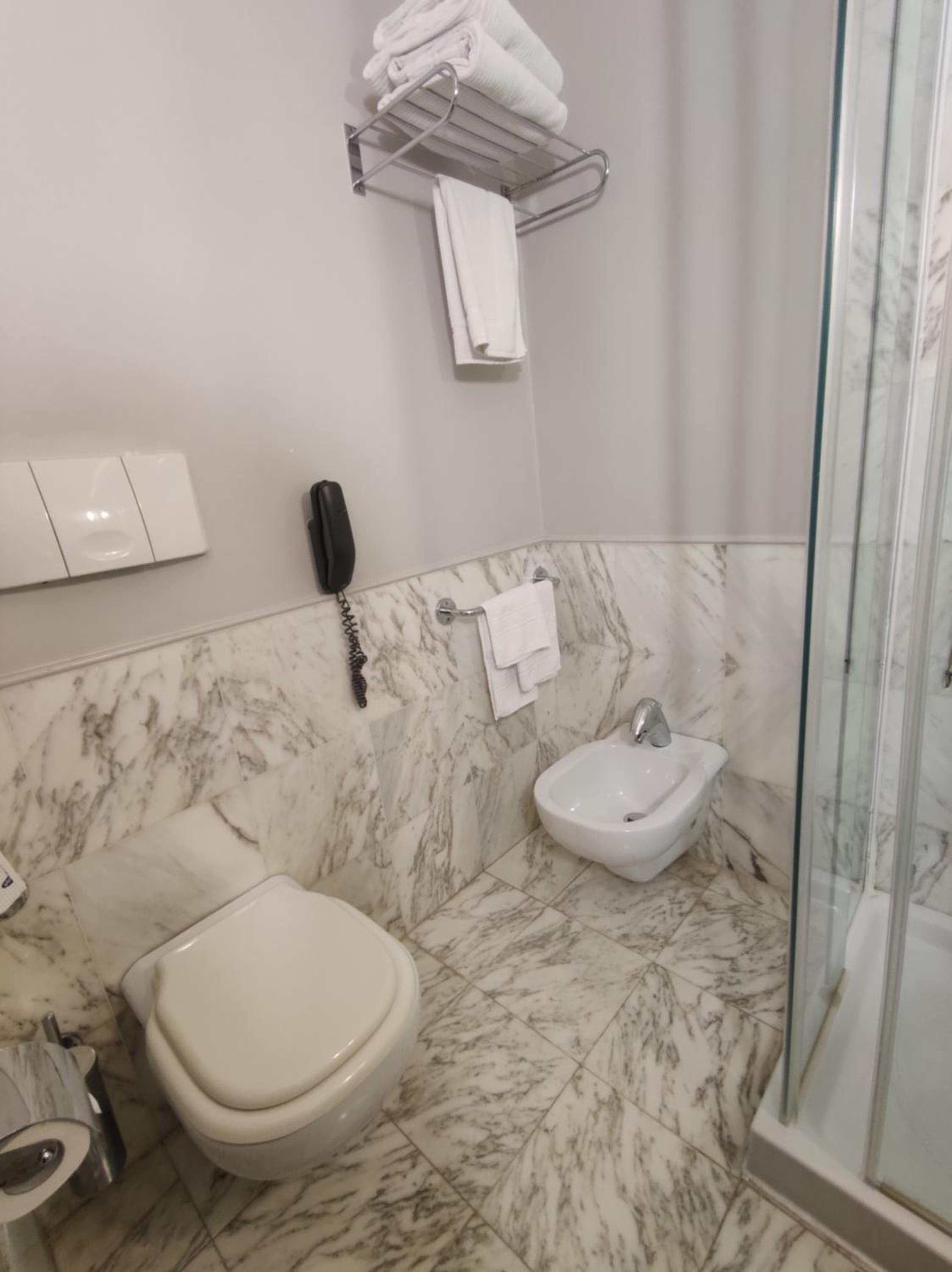 Double Room - Photo 4