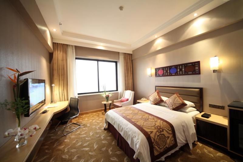 Landmark River View Double Room - Photo 2