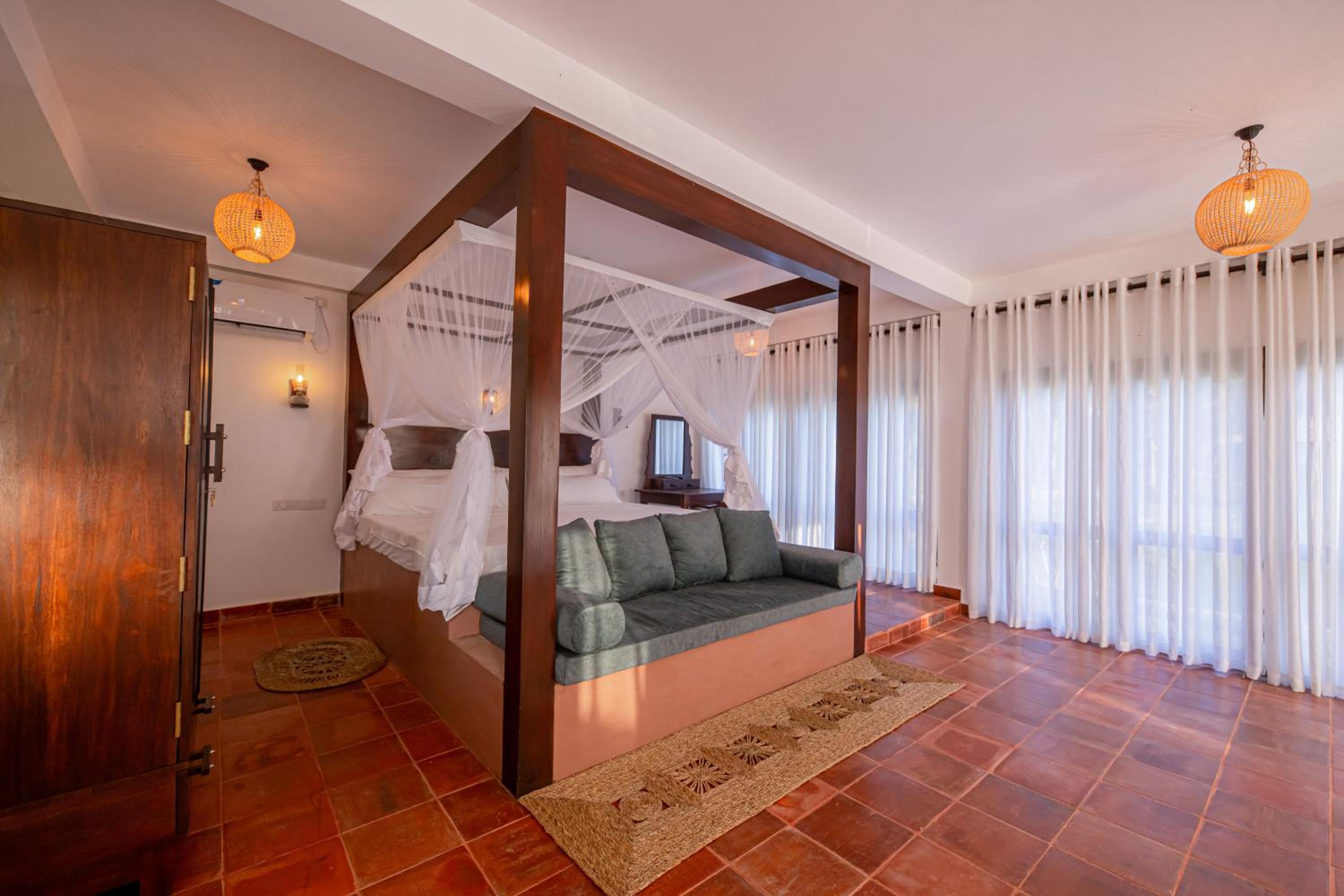 Deluxe Double Room with Balcony photo 3