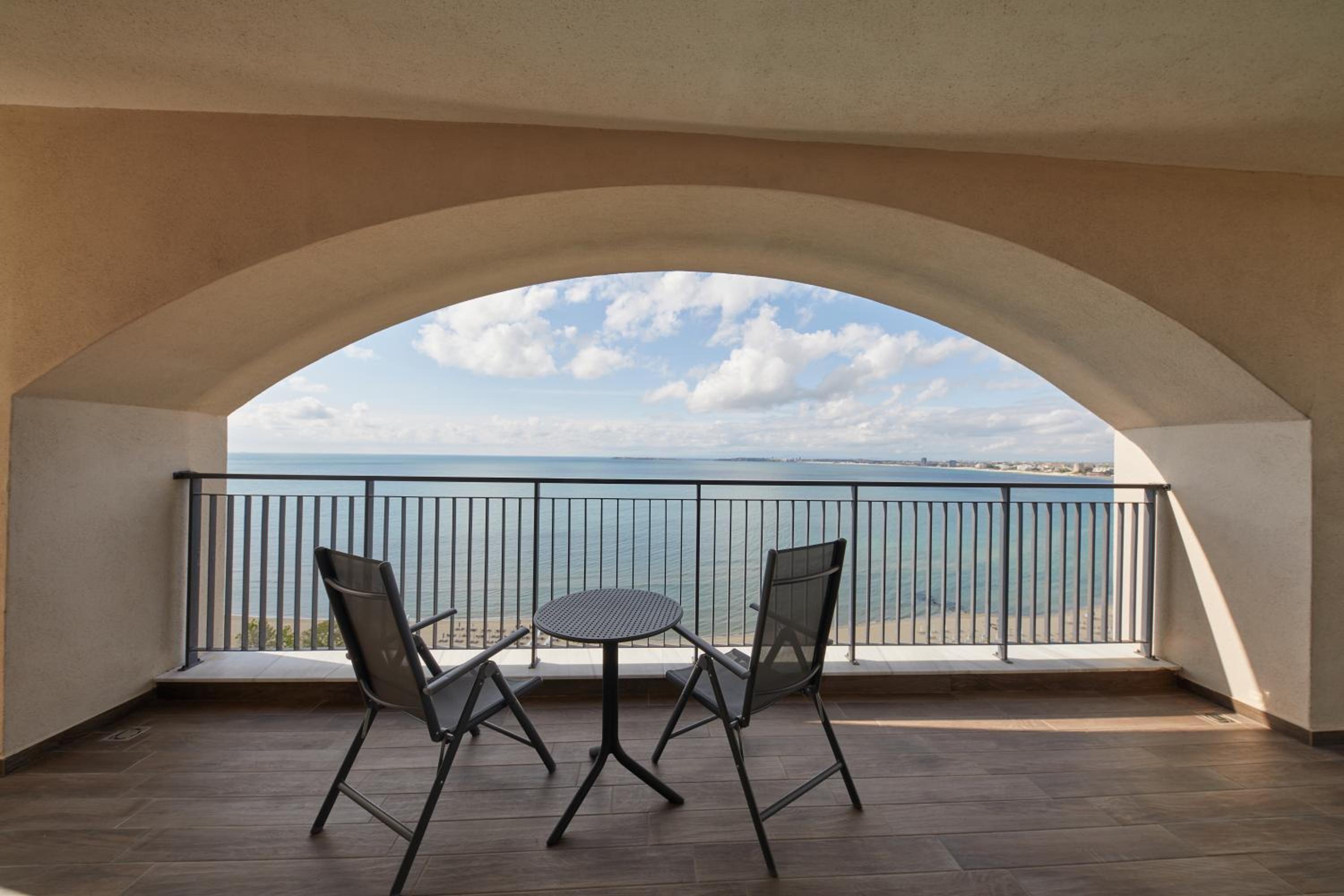 Preferred Club Suite Frontal Sea View thumbnail 5