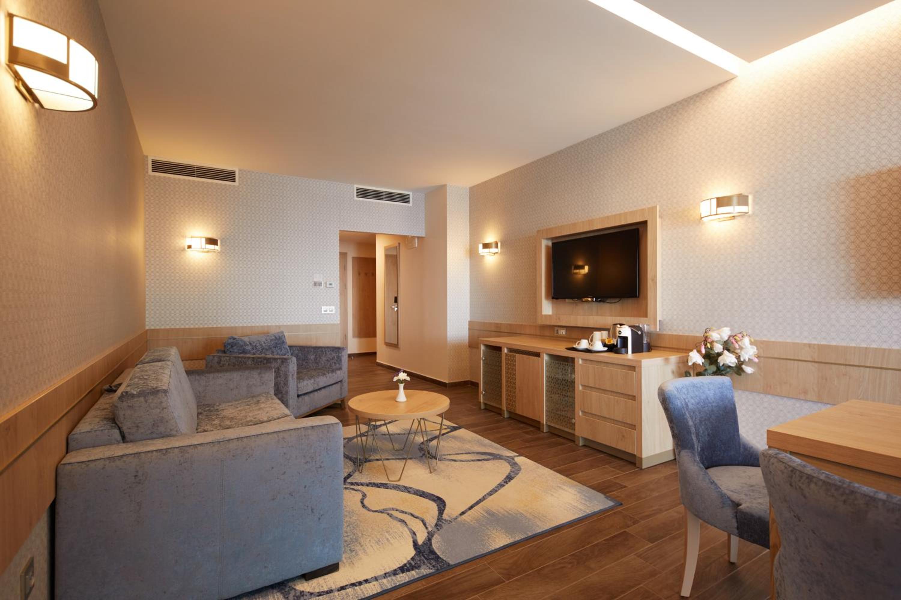 Preferred Club Suite Frontal Sea View thumbnail 6