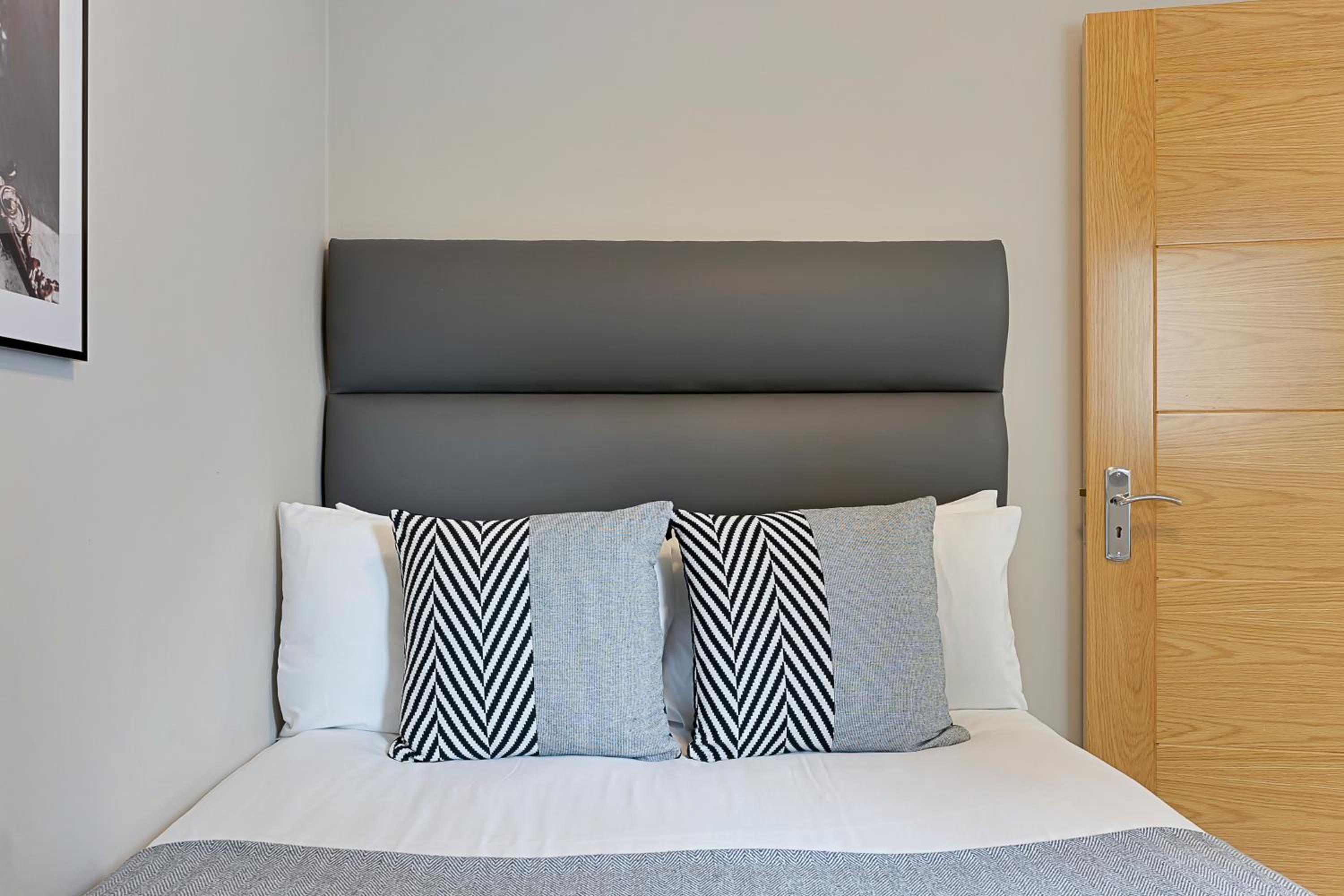 One Bedroom Apartment with sofa bed photo 1