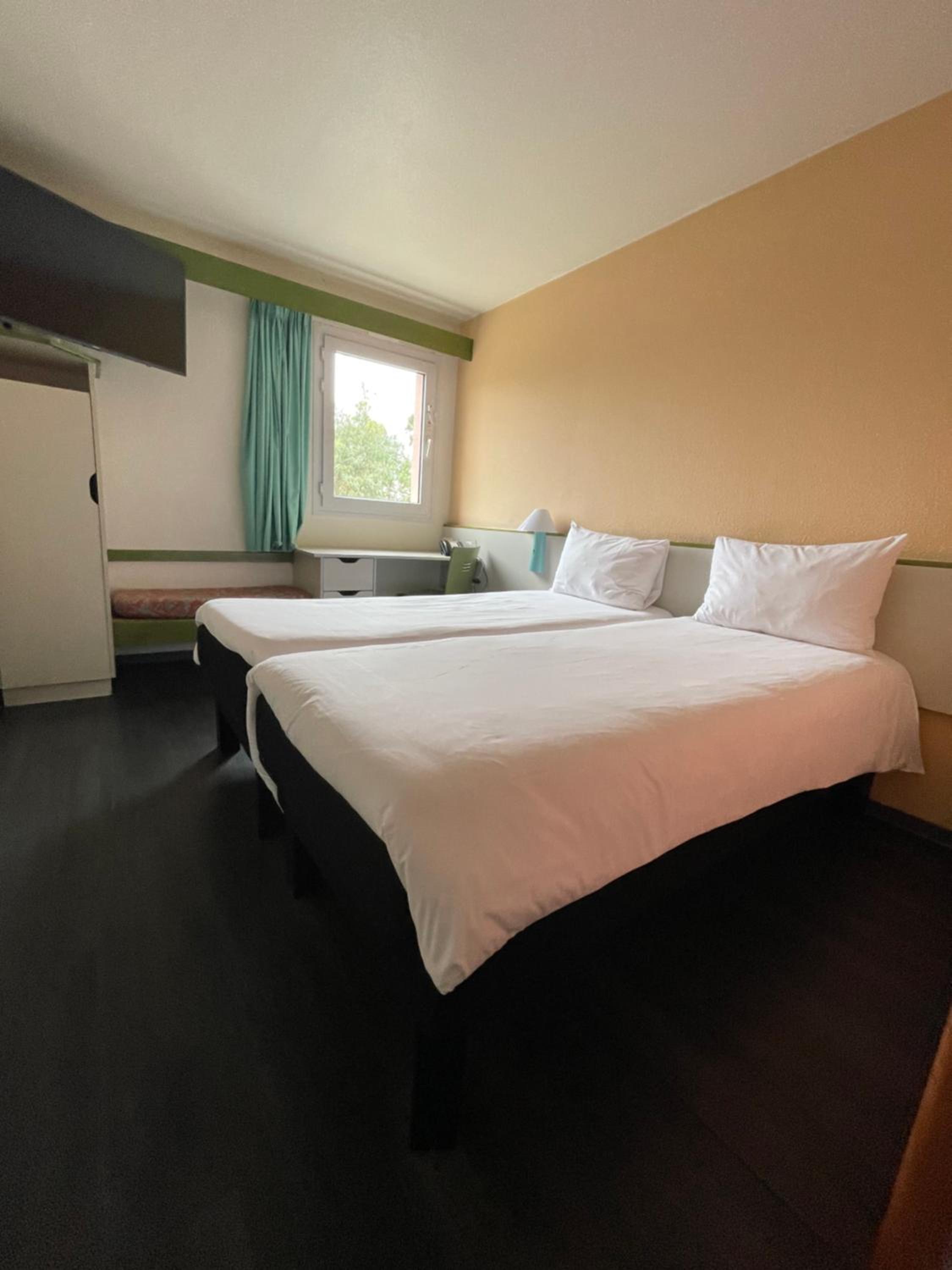 Twin Room - Photo 4