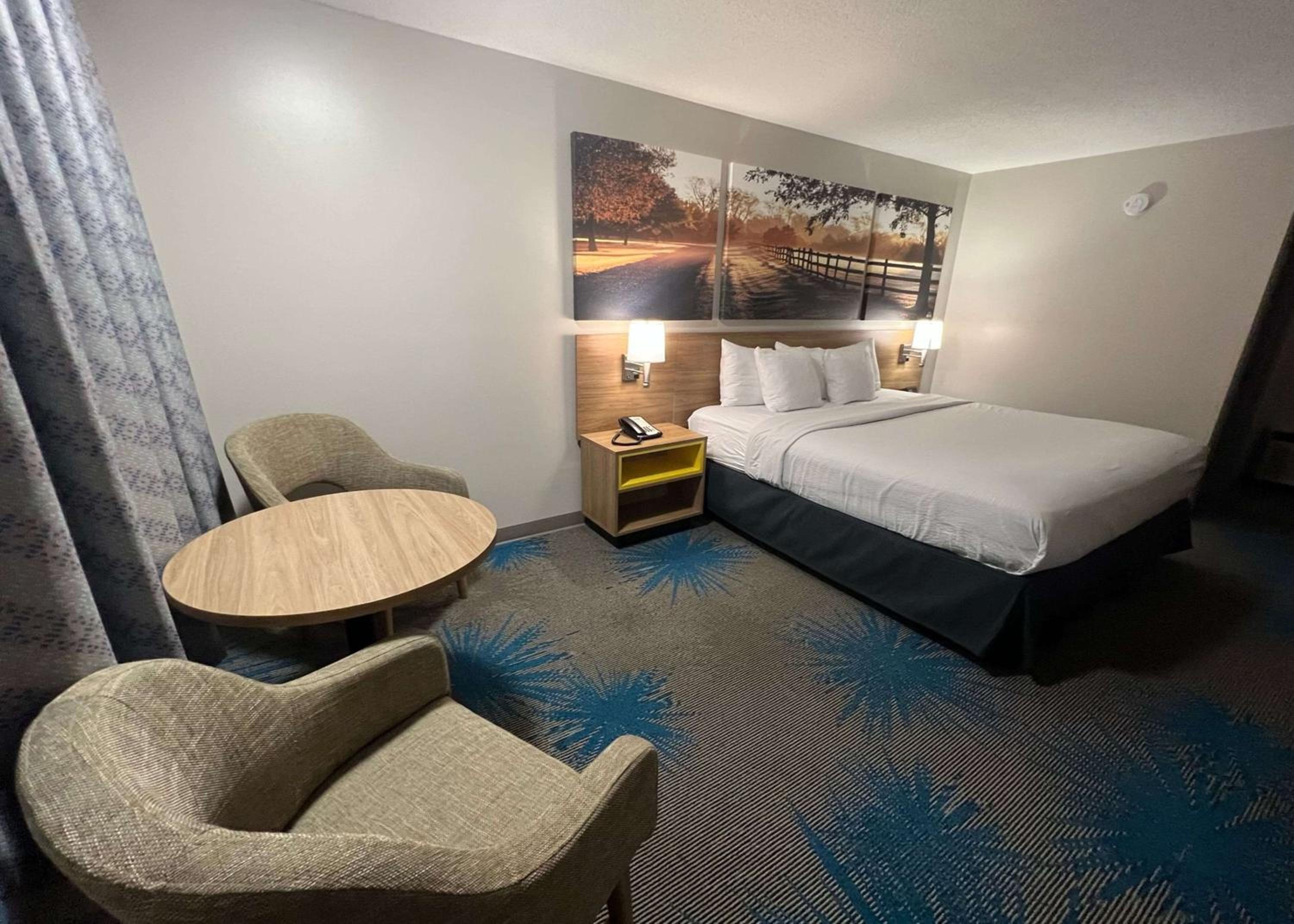 King Room - Non-Smoking - Photo 1