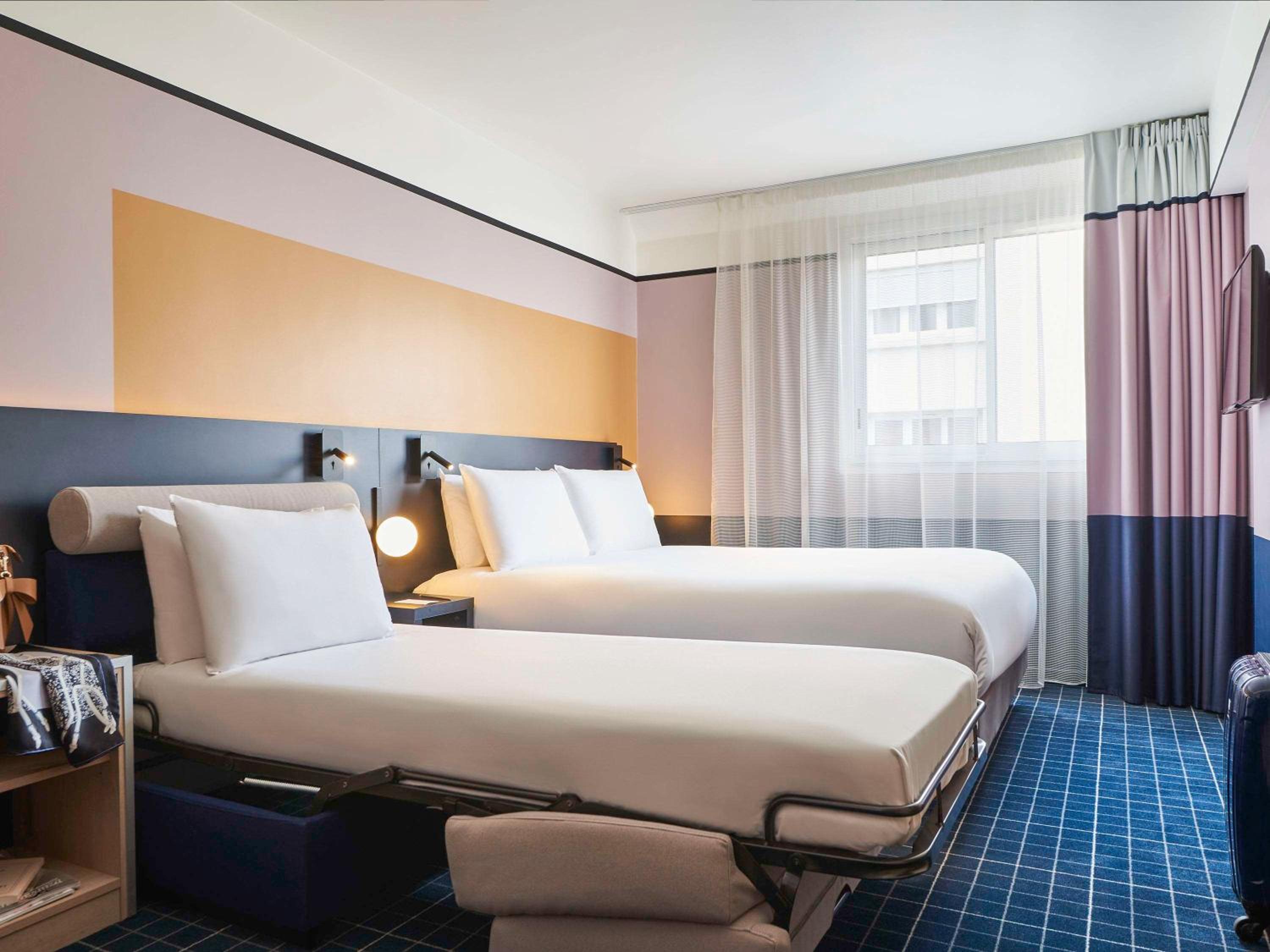 Superior Double Room with Sofa thumbnail 5