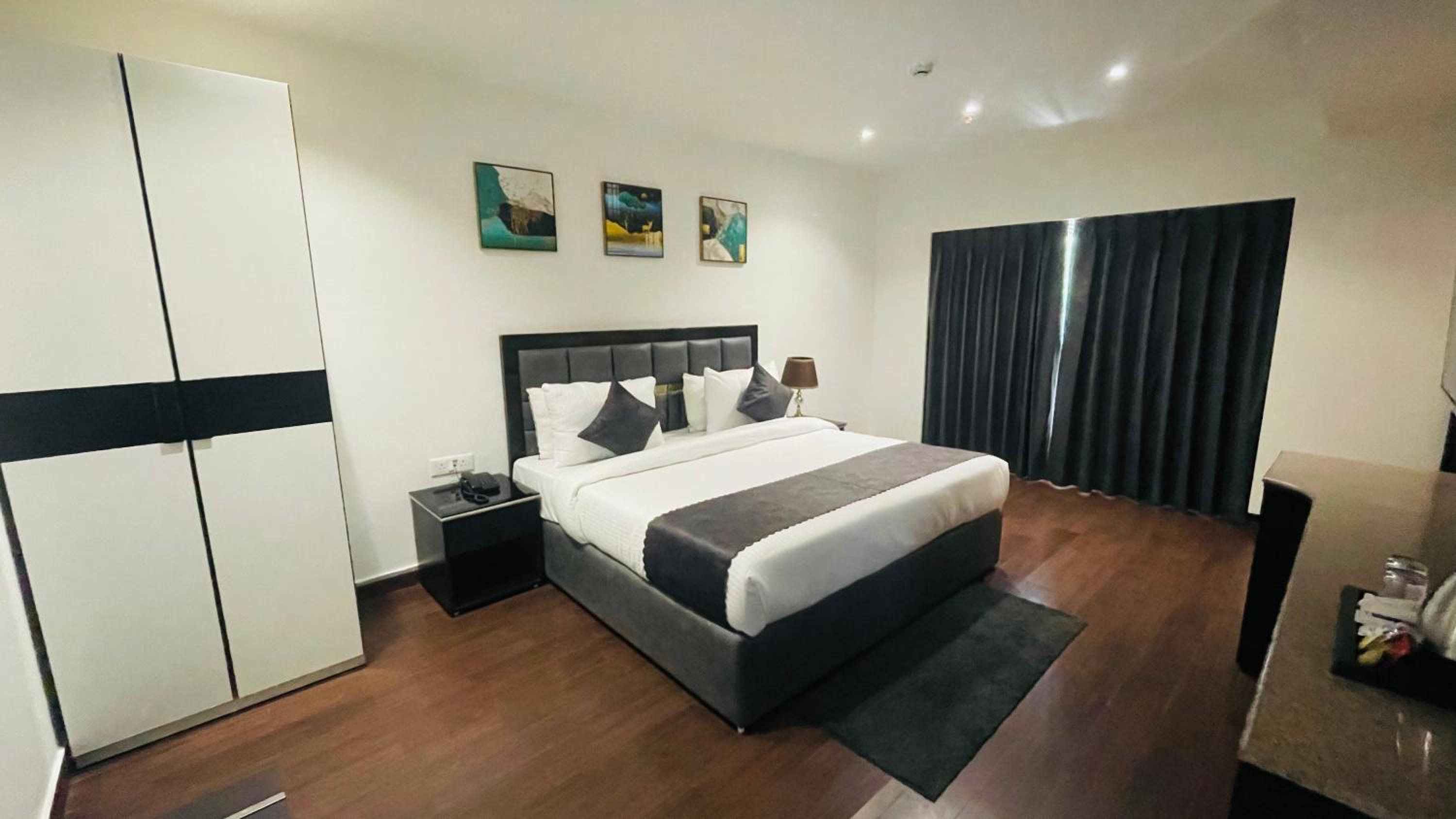 Superior Room with City View - Photo 4