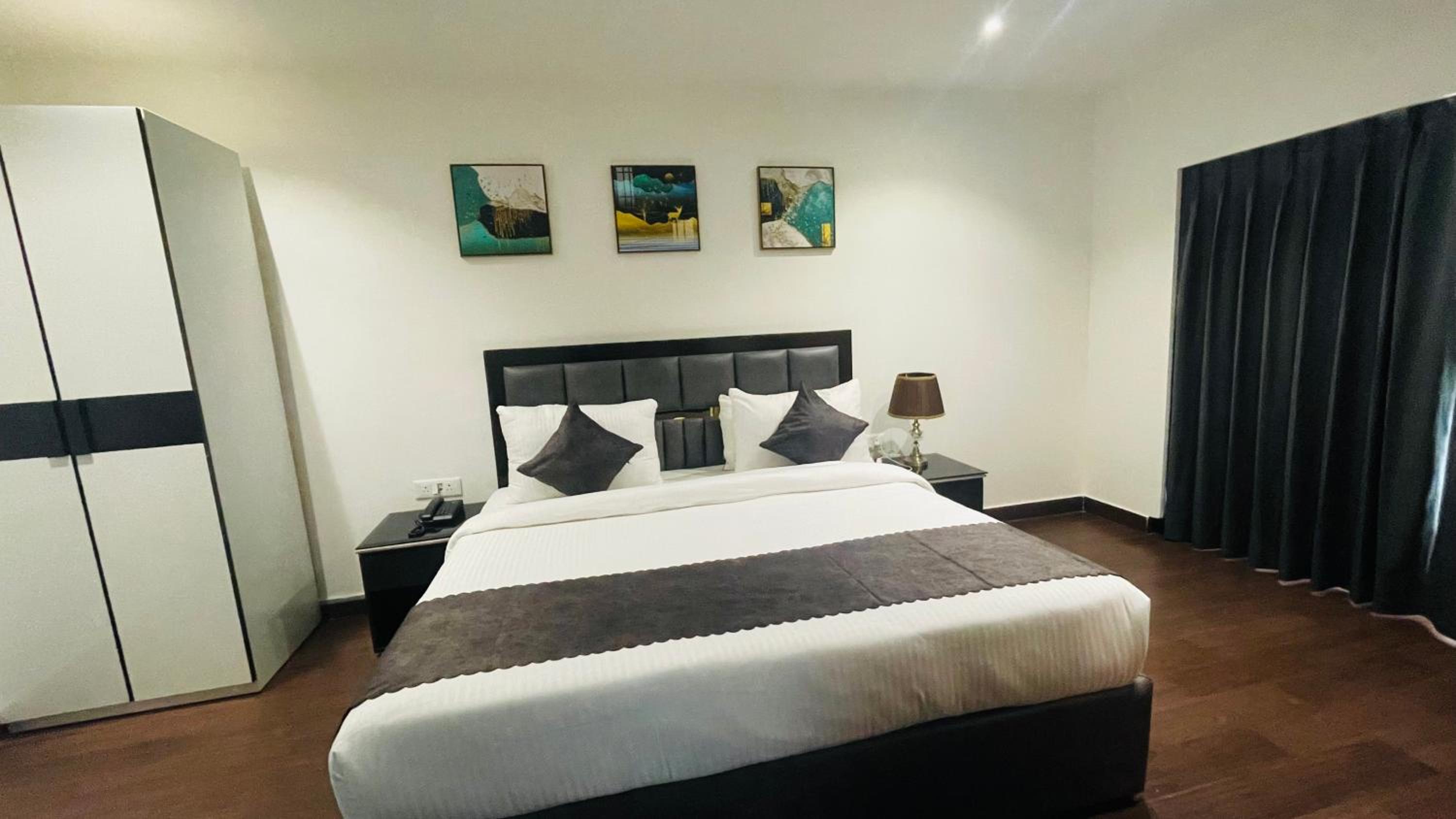 Deluxe Room - Photo 7