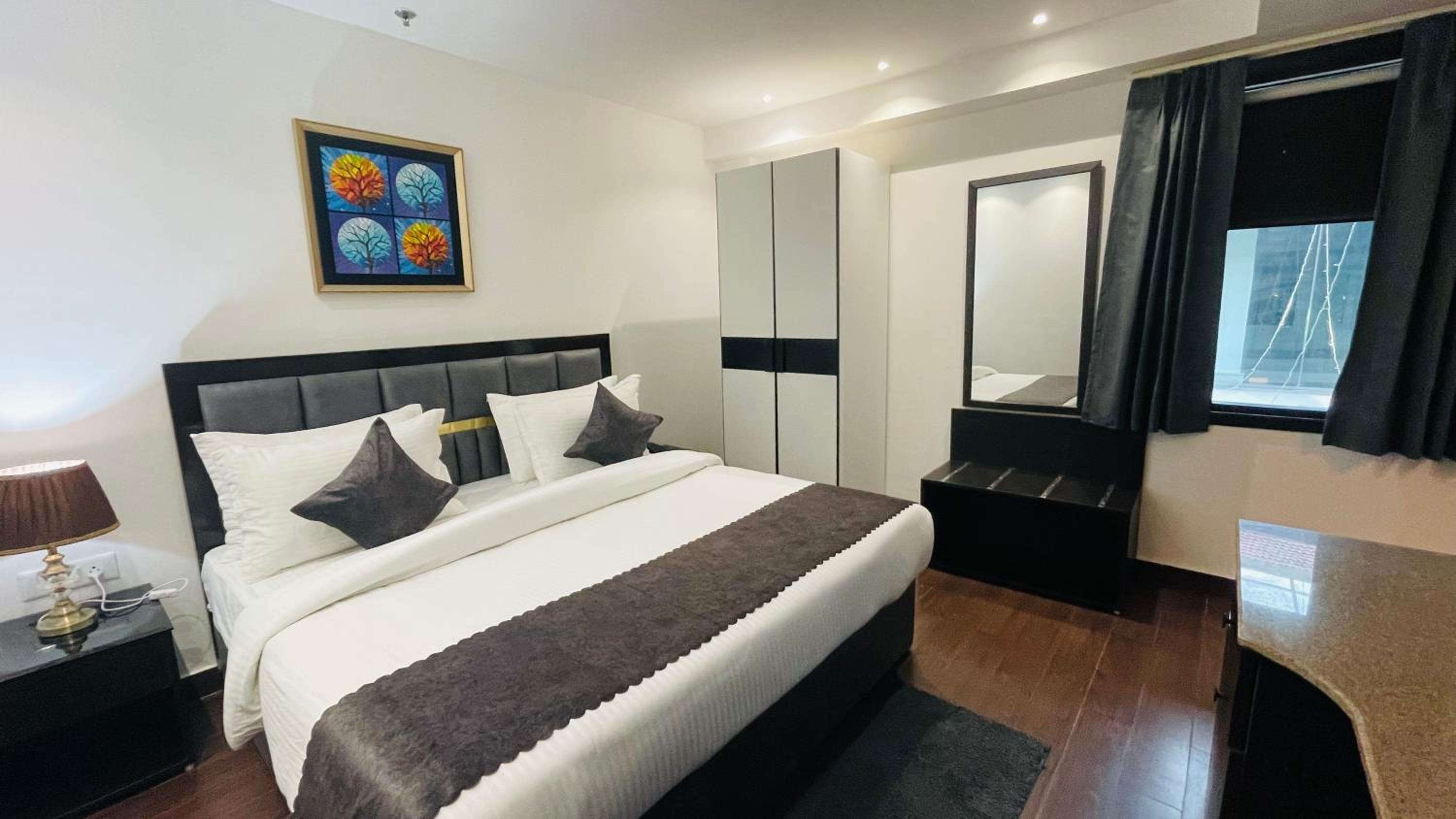 Superior Room with City View - Photo 5
