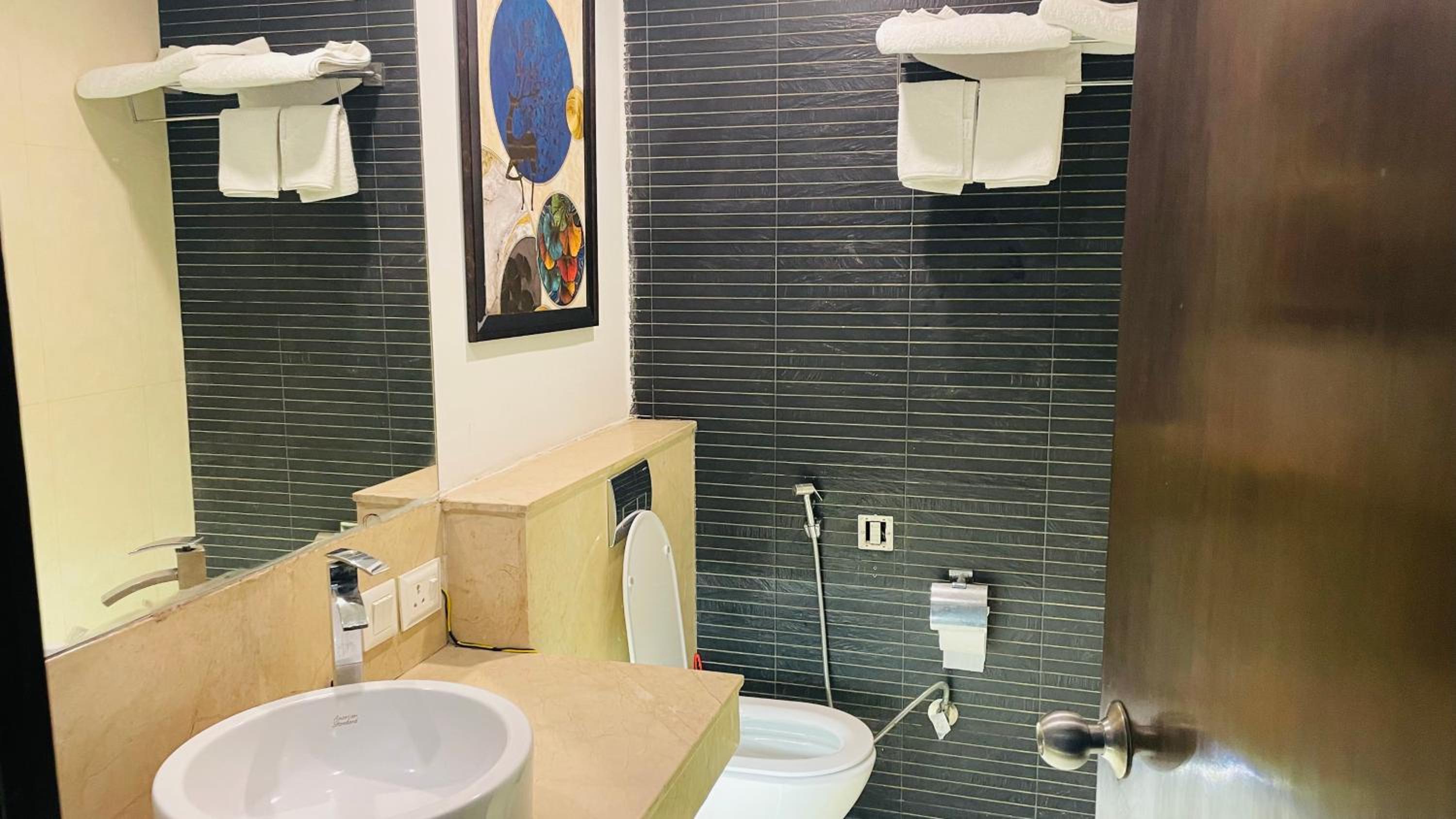 Deluxe Room - Photo 11