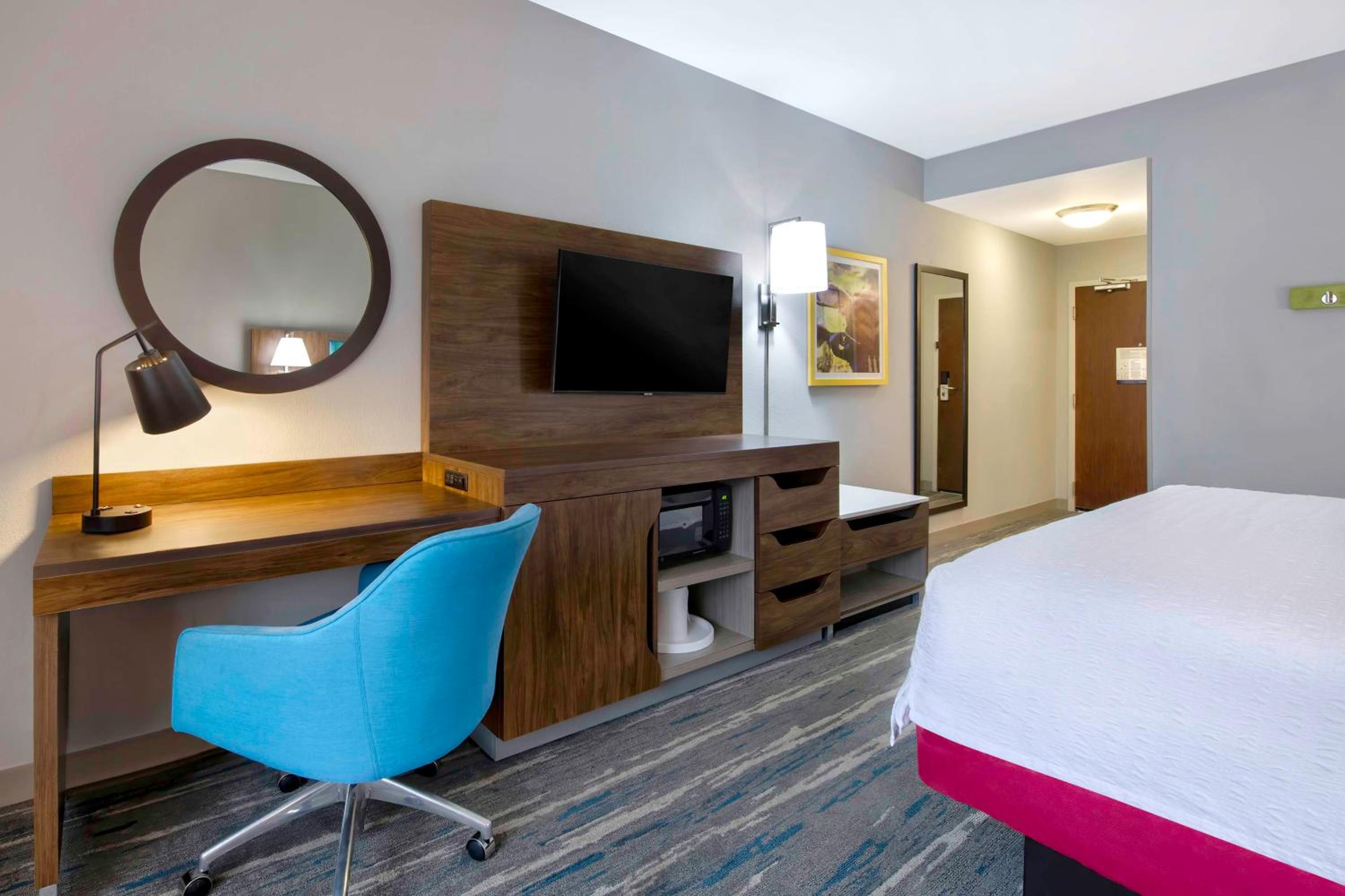 King Room with King Bed - Non-Smoking - Photo 1