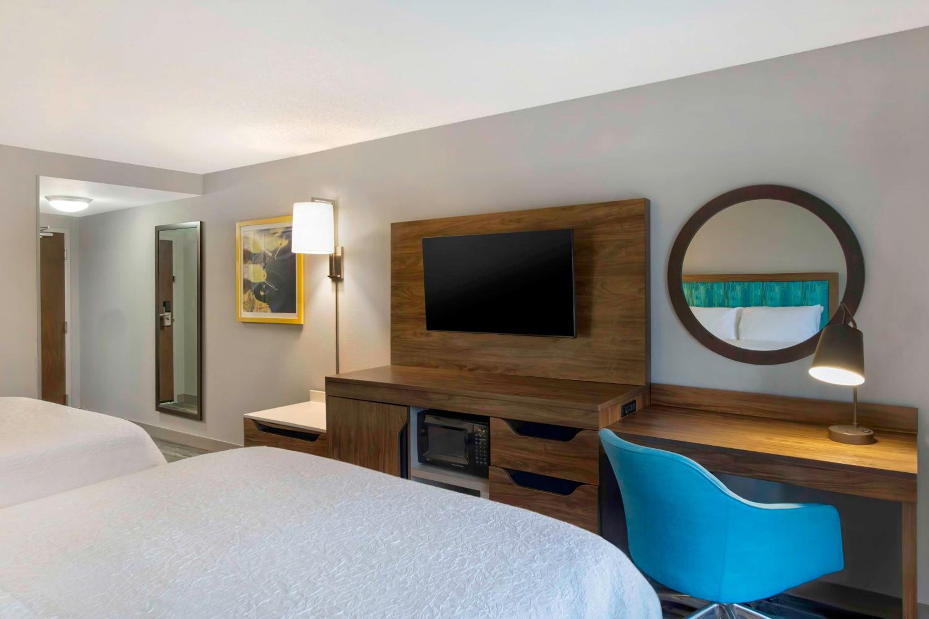 Room with Two Queen Beds - Non-Smoking - Photo 1